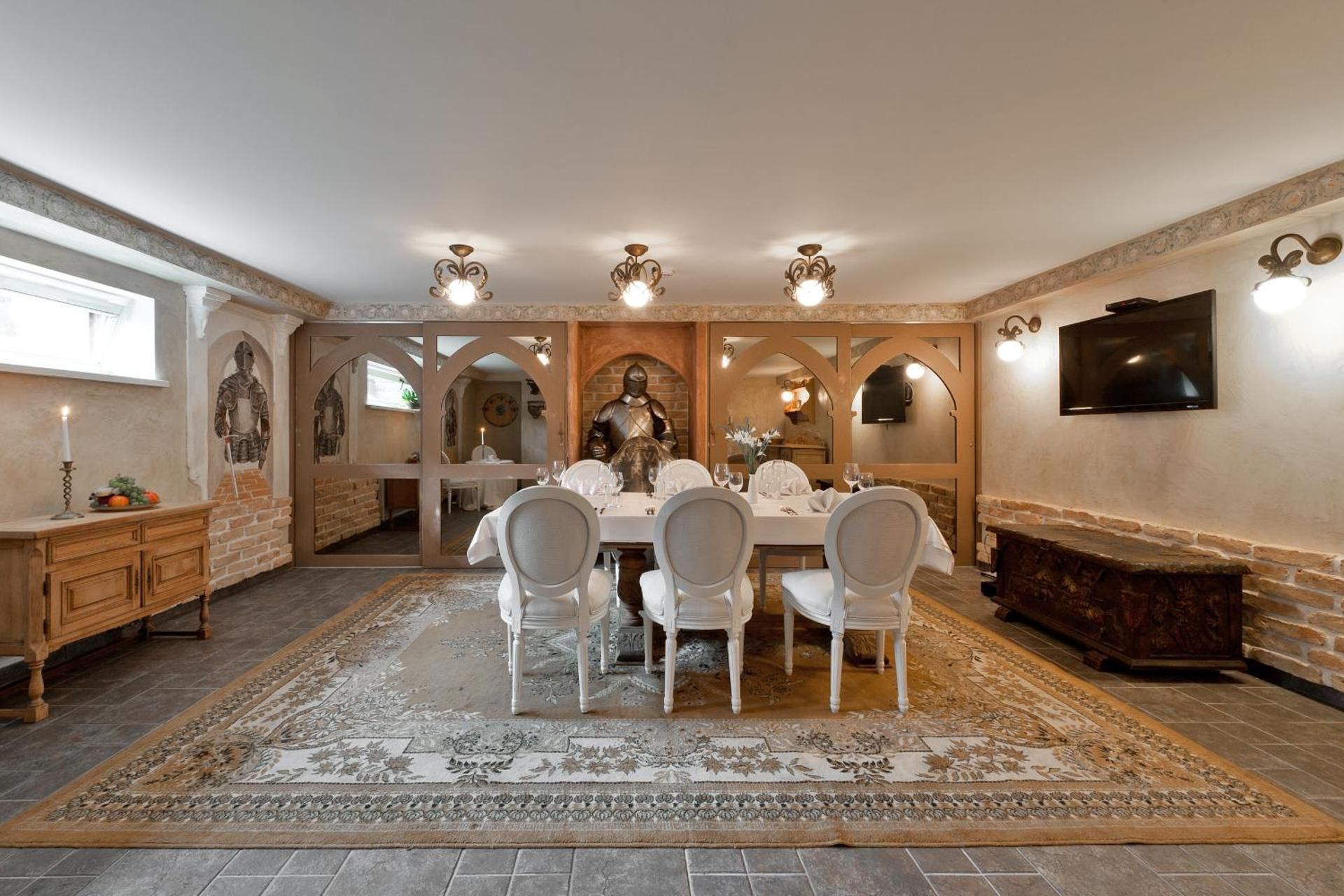 shared lounge/tv area