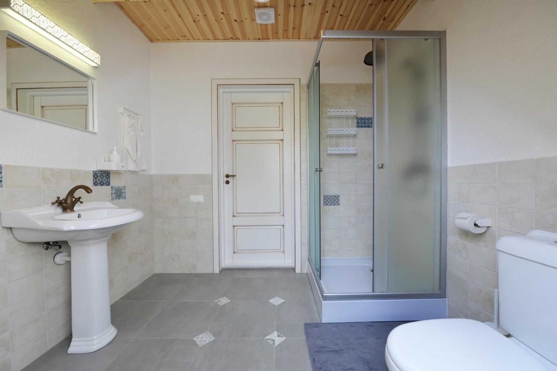 Quadruple Room with Shared Bathroom