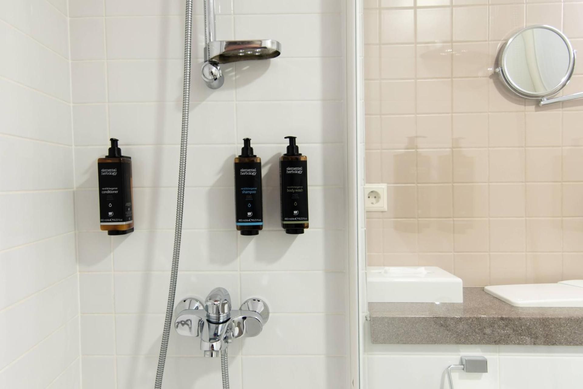 Mercure Marijampole Apartment with One Double Bed and Living Room 3