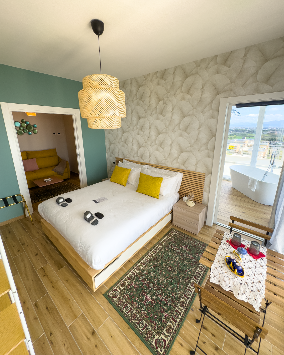 Deluxe Suite with Bathtub