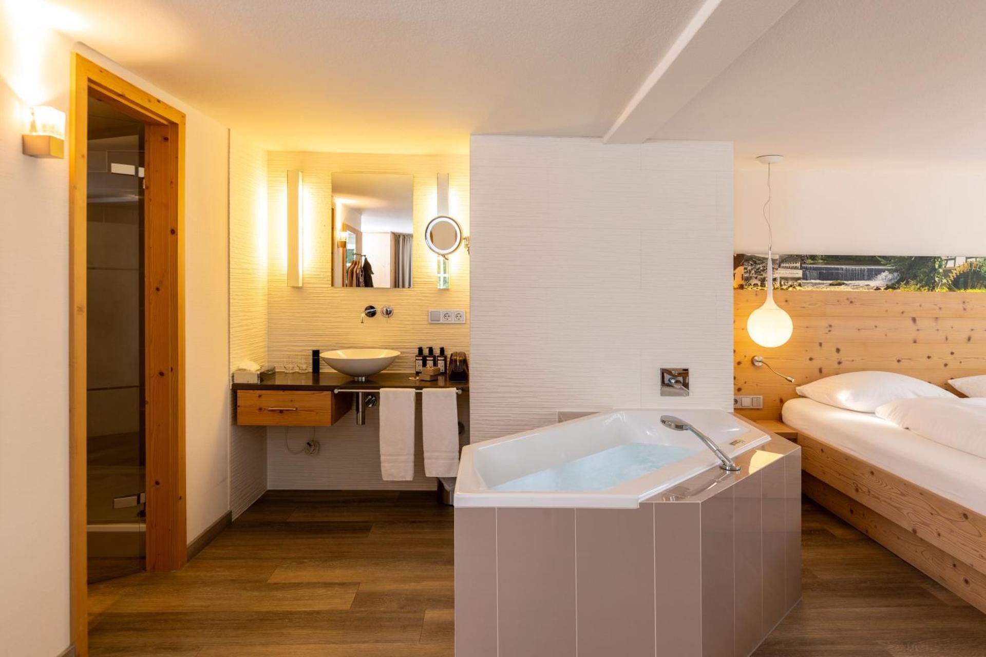 Suite with Spa Bath
