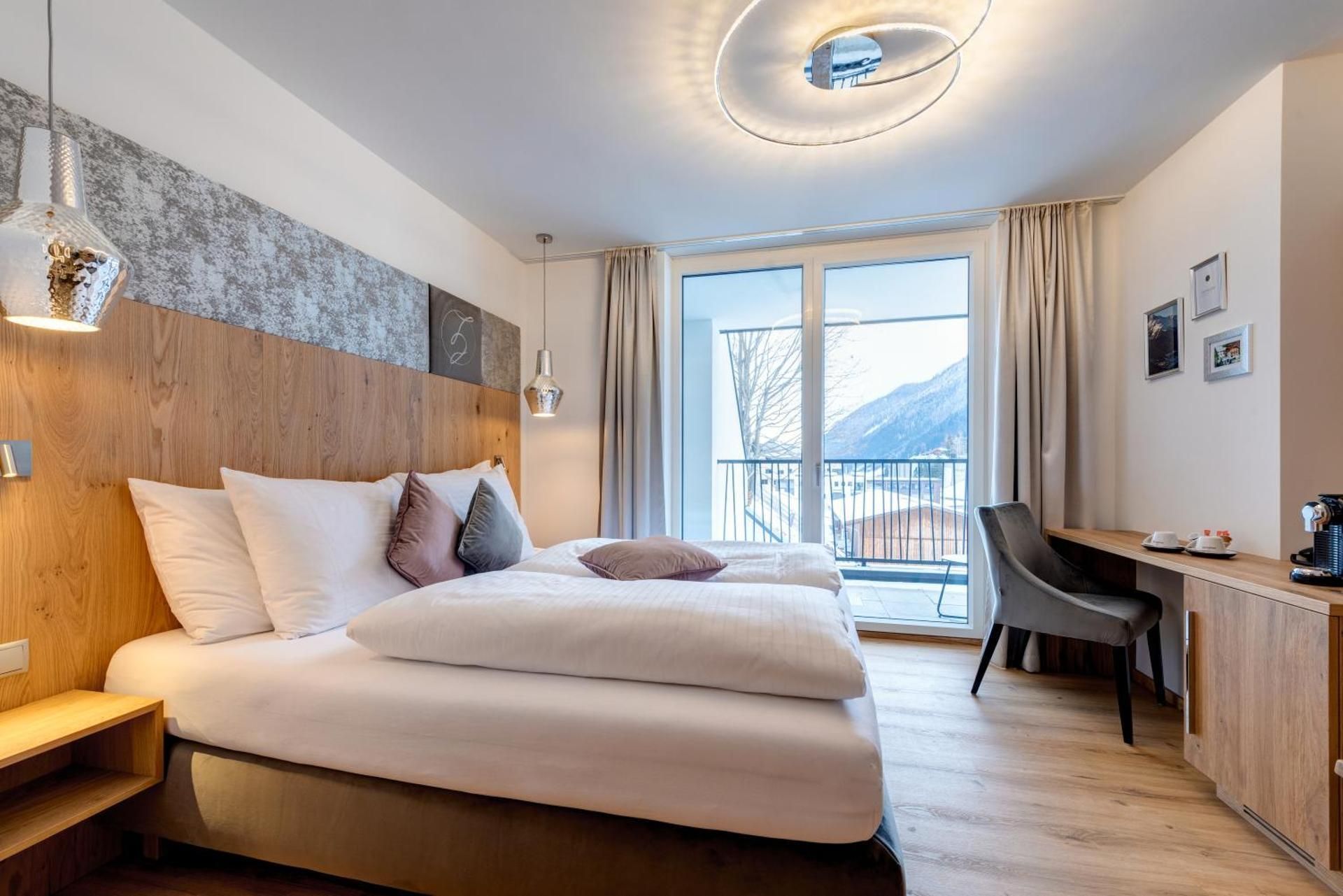 Basic Double Room with limited view 