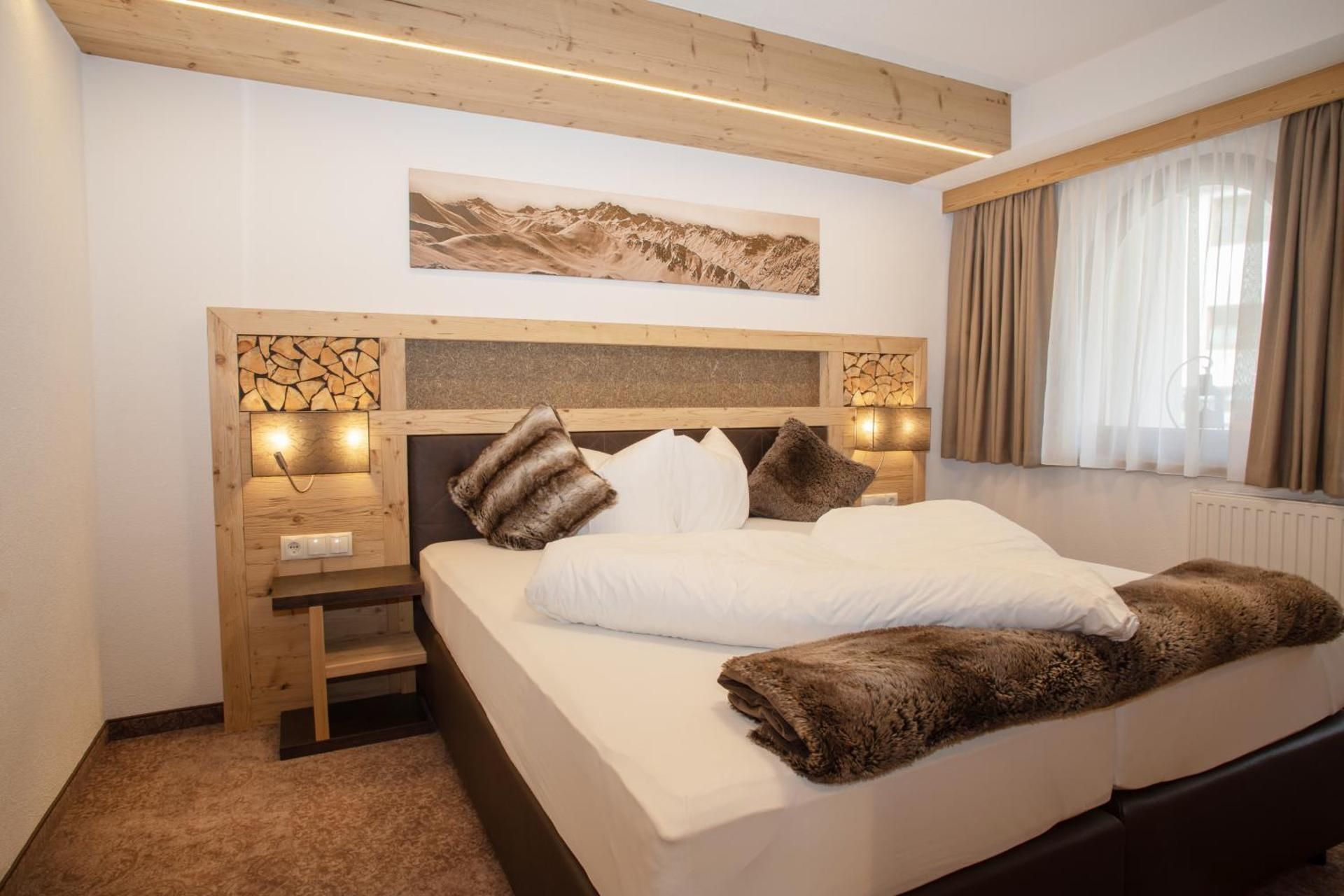 Family Room (3 Adults)