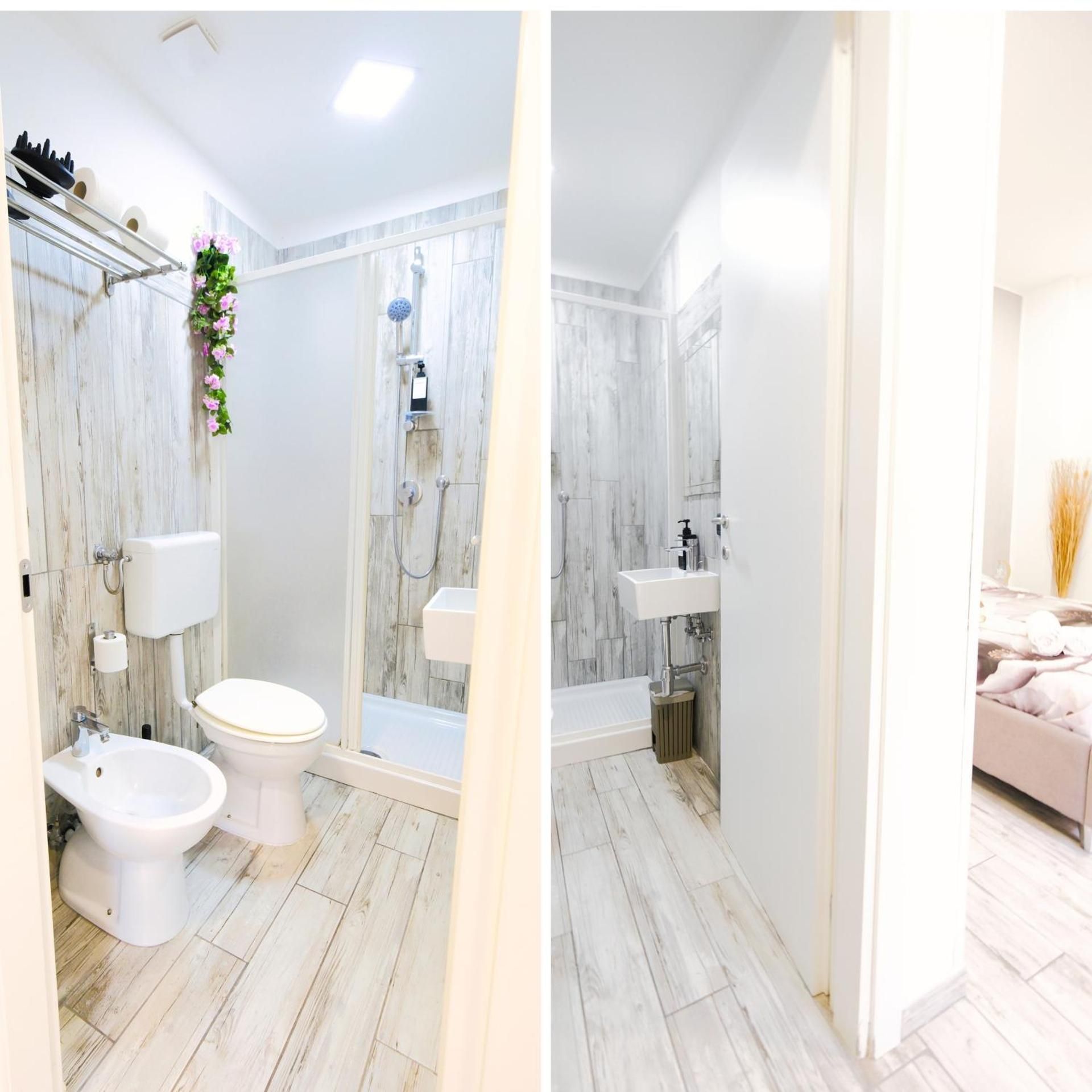 Stay in the Heart of Salerno - Near the Duomo "La finestra sul borgo" Double Room with Balcony