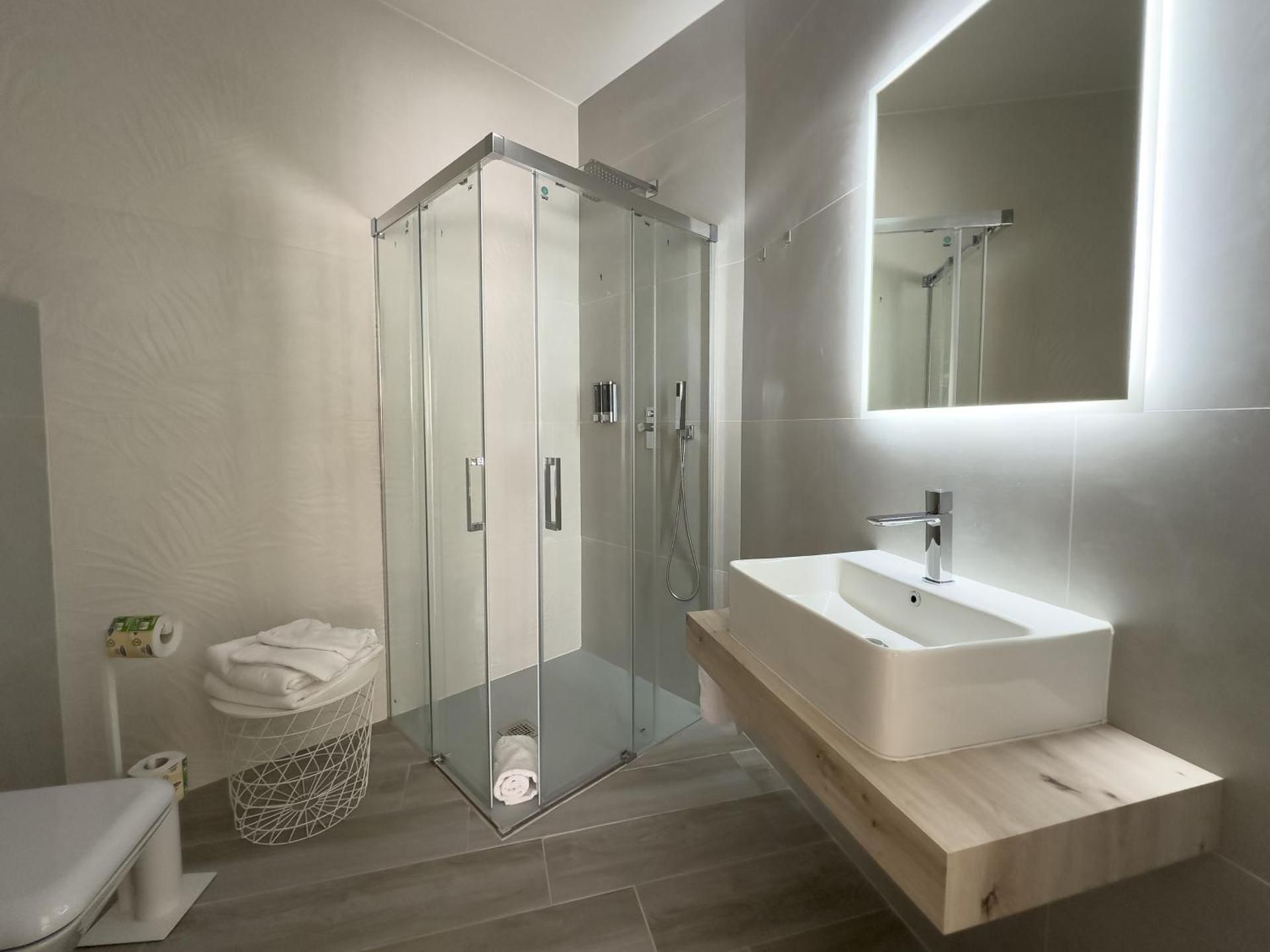 King Room with Spa Bath