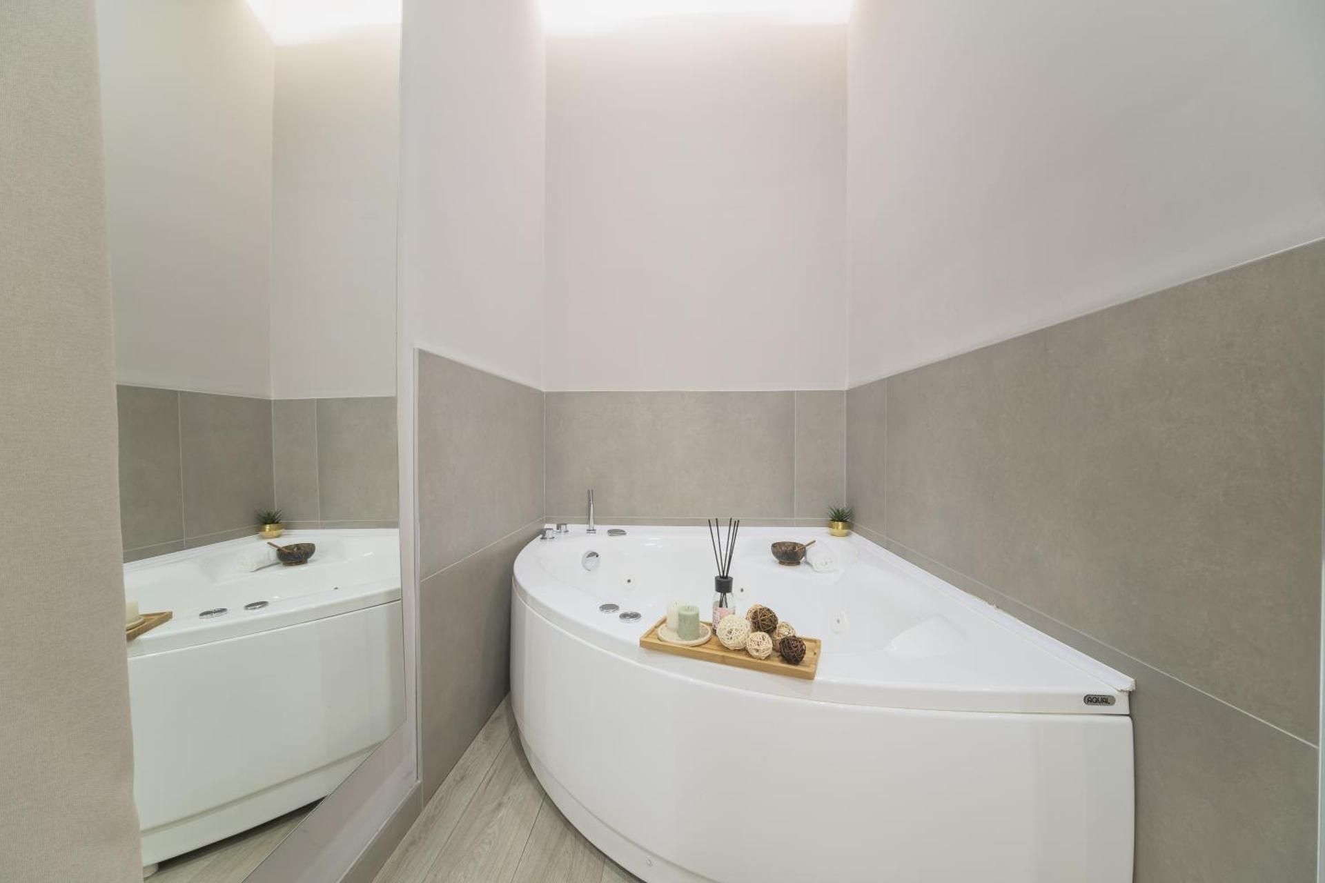 B&B Les Lumieres Double Room with Spa Bath 3