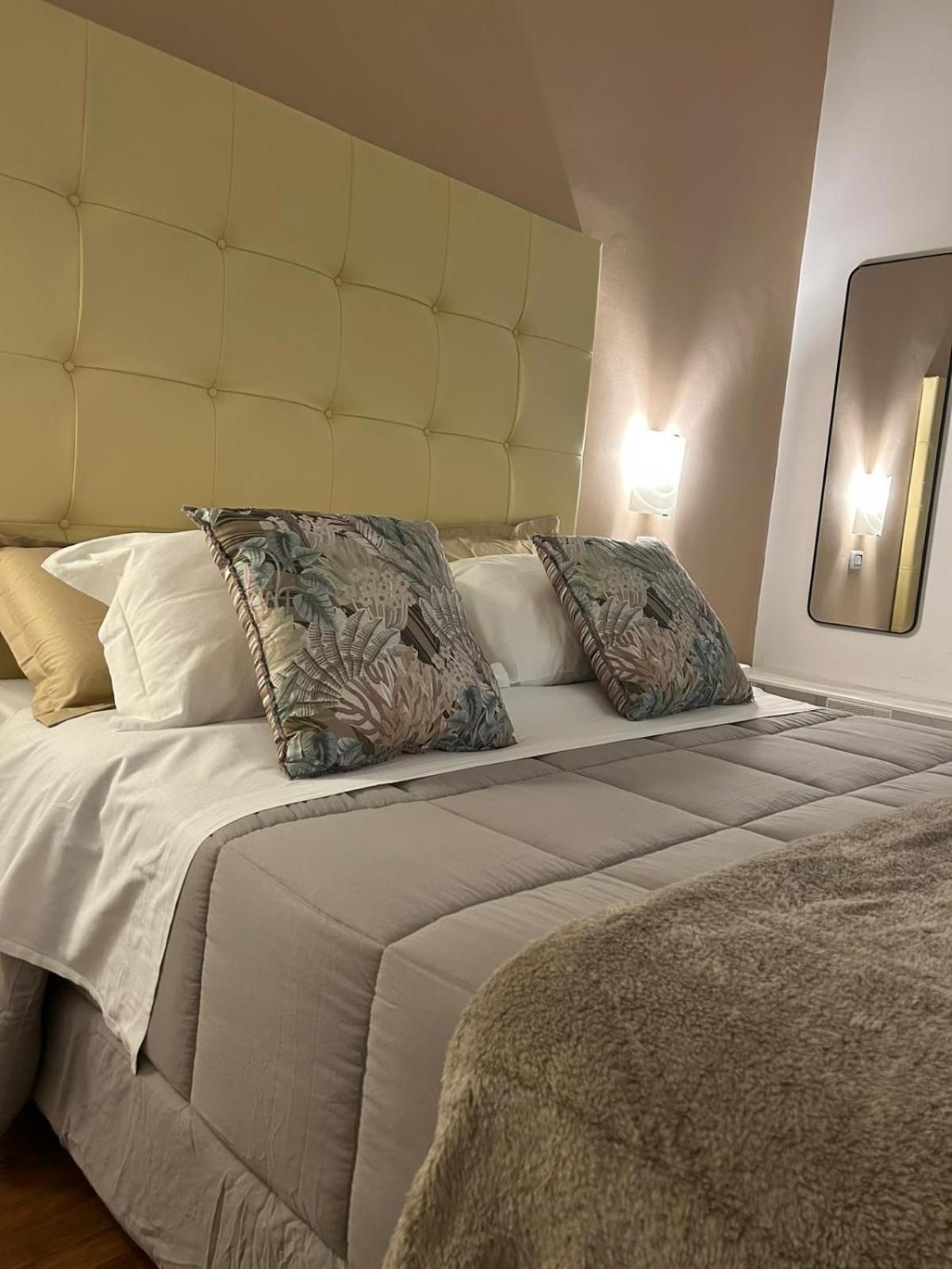 Double Room with Balcony and Private Bathroom