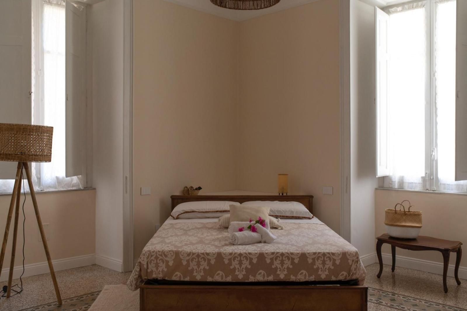 Deluxe Room (2 Adults + 1 Child)
