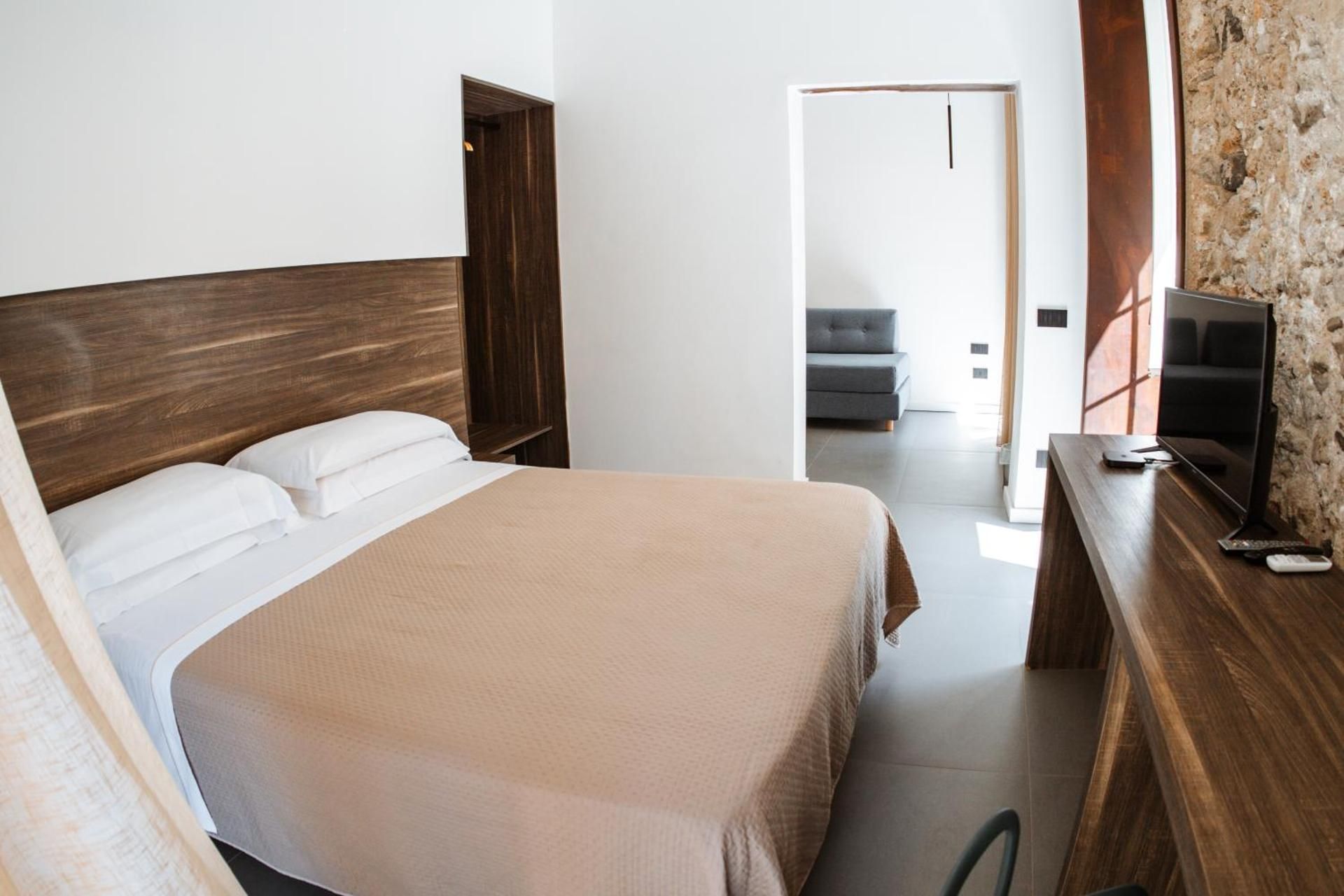 Dimora Rhea Deluxe Double Room 2