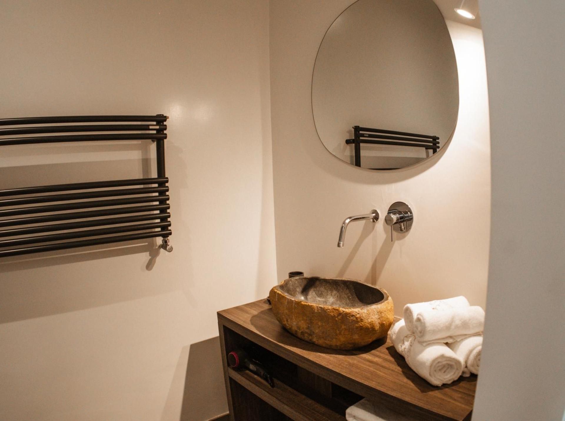 Dimora Rhea Deluxe Double Room 3