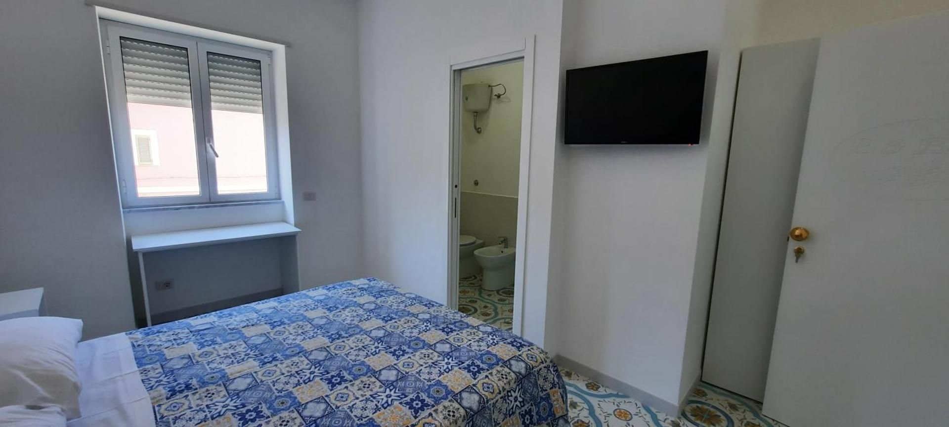 B & Beach Deluxe Double Room with Side Sea View 3