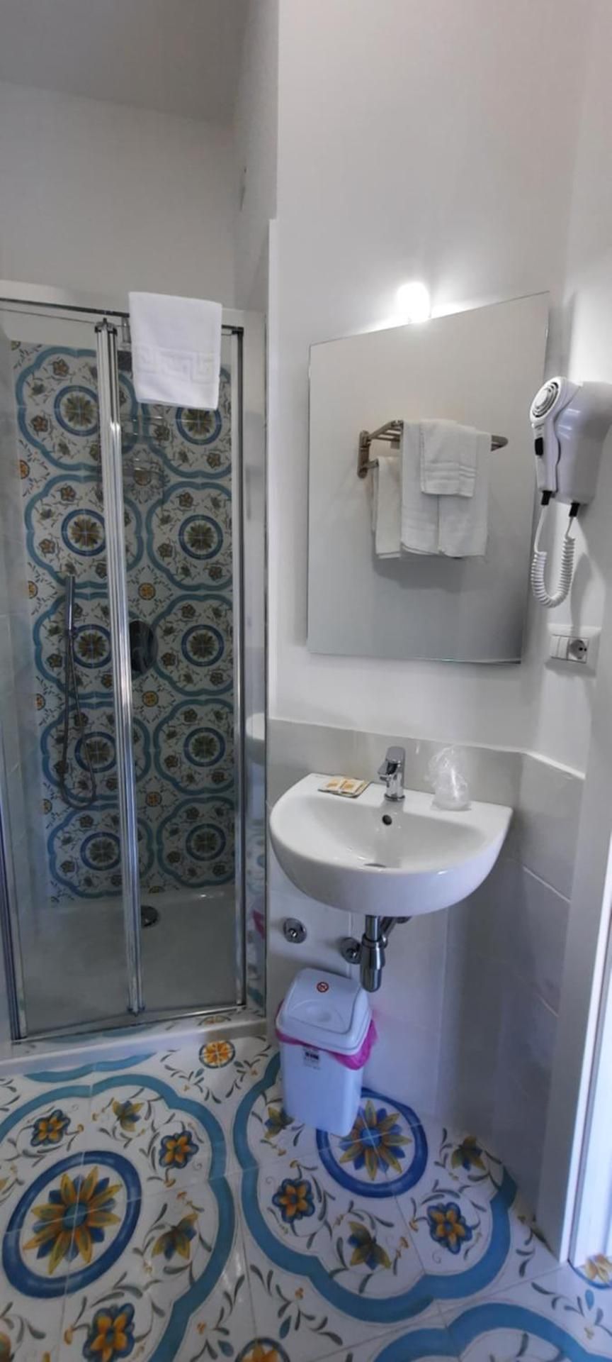 B & Beach Deluxe Double Room with Balcony and Sea View 2