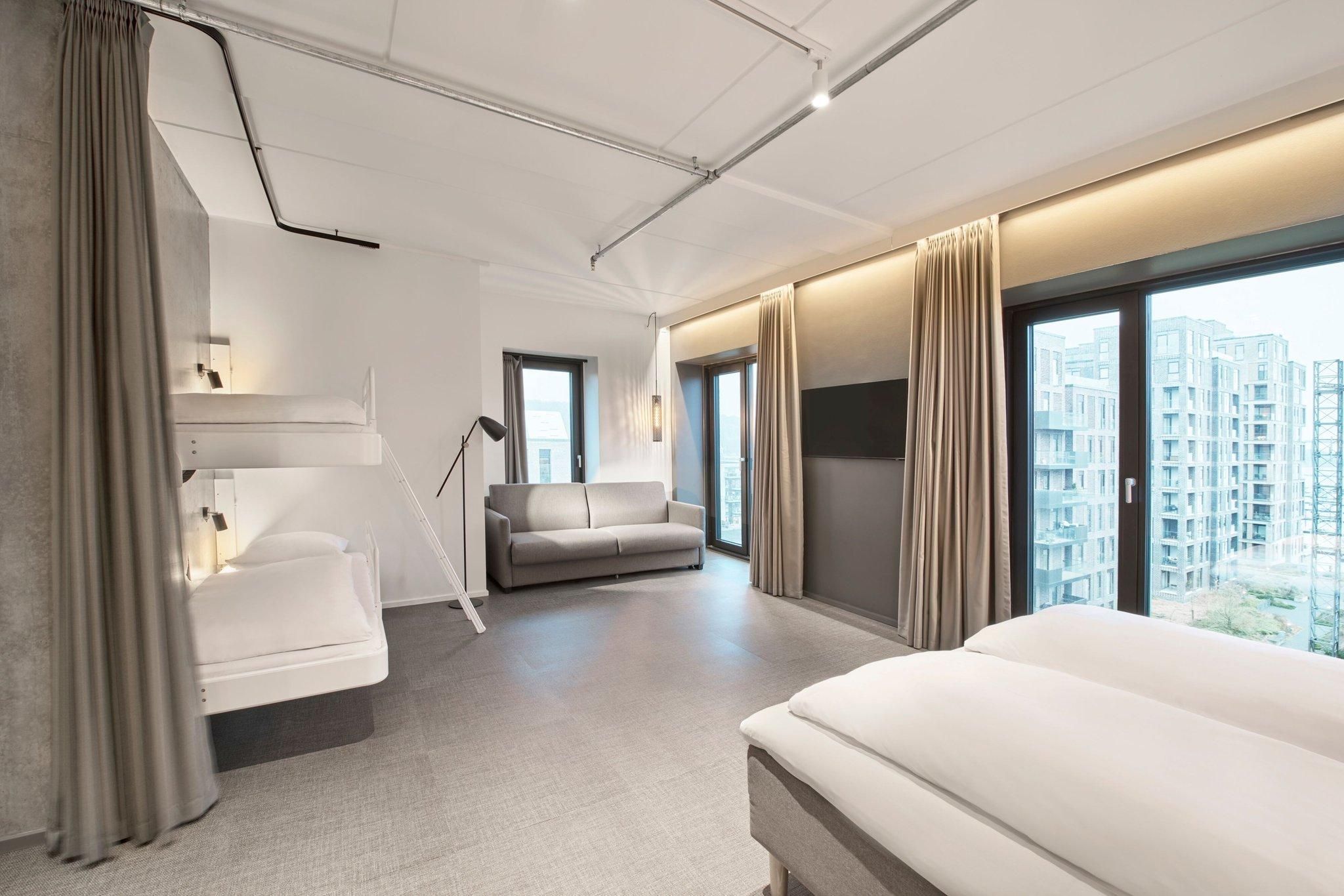 Four Points Flex by Sheraton Vejle Larger Deluxe Studio, Larger Studio, 1 King, Alternate: bunk beds, Sofa bed 3