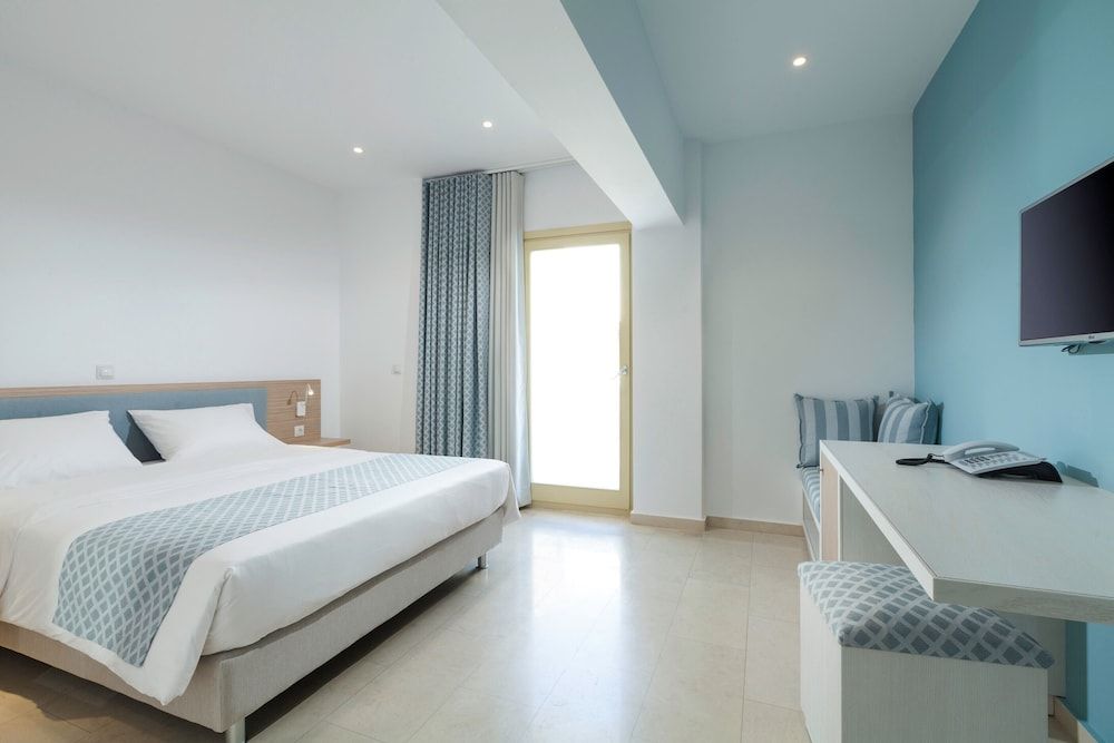 Suite with Mountain View