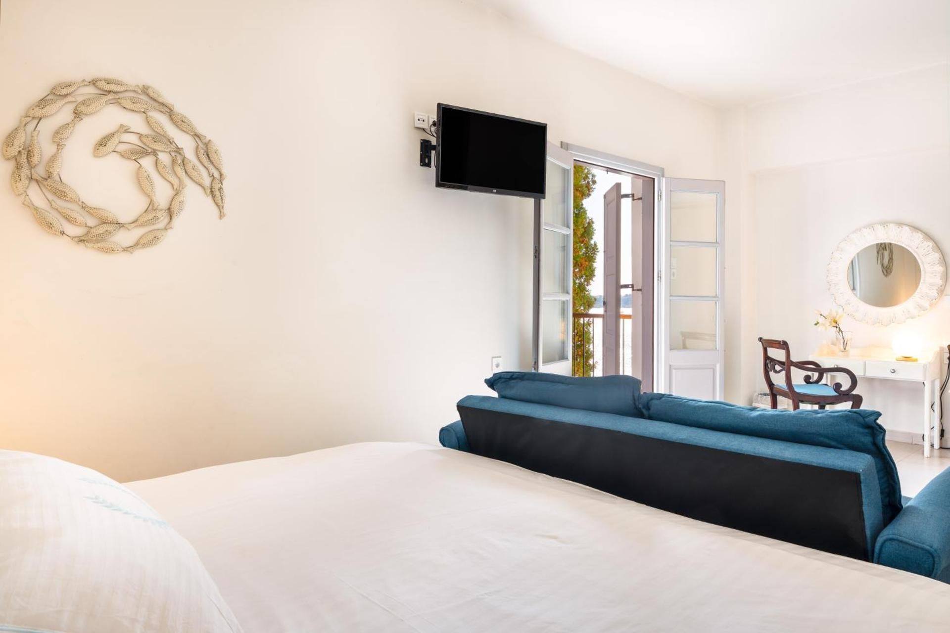 Superior Double Room with Side Sea View 