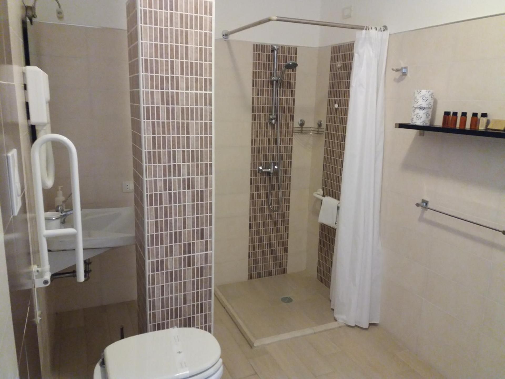 Double or Twin Room - Disability Access