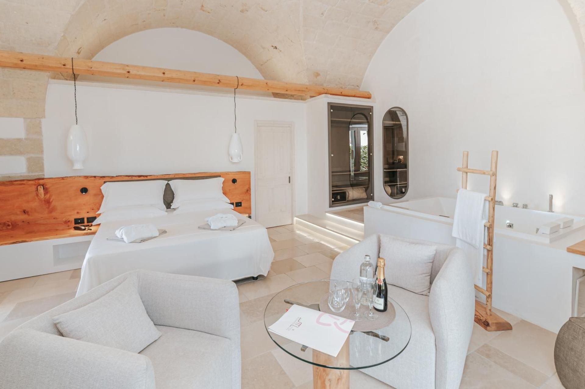 Queen Suite with Spa Bath
