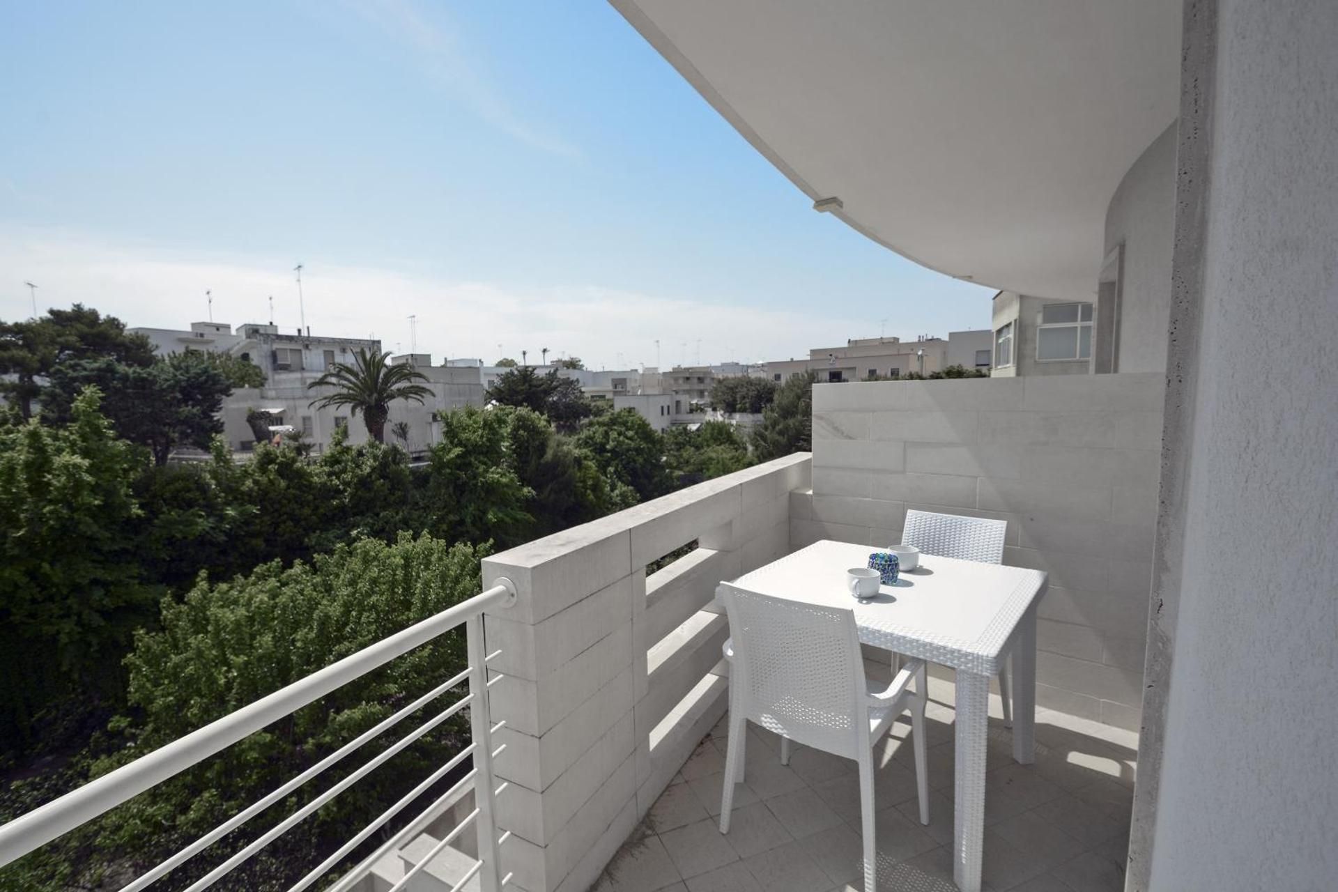 One-Bedroom Apartment with Balcony
