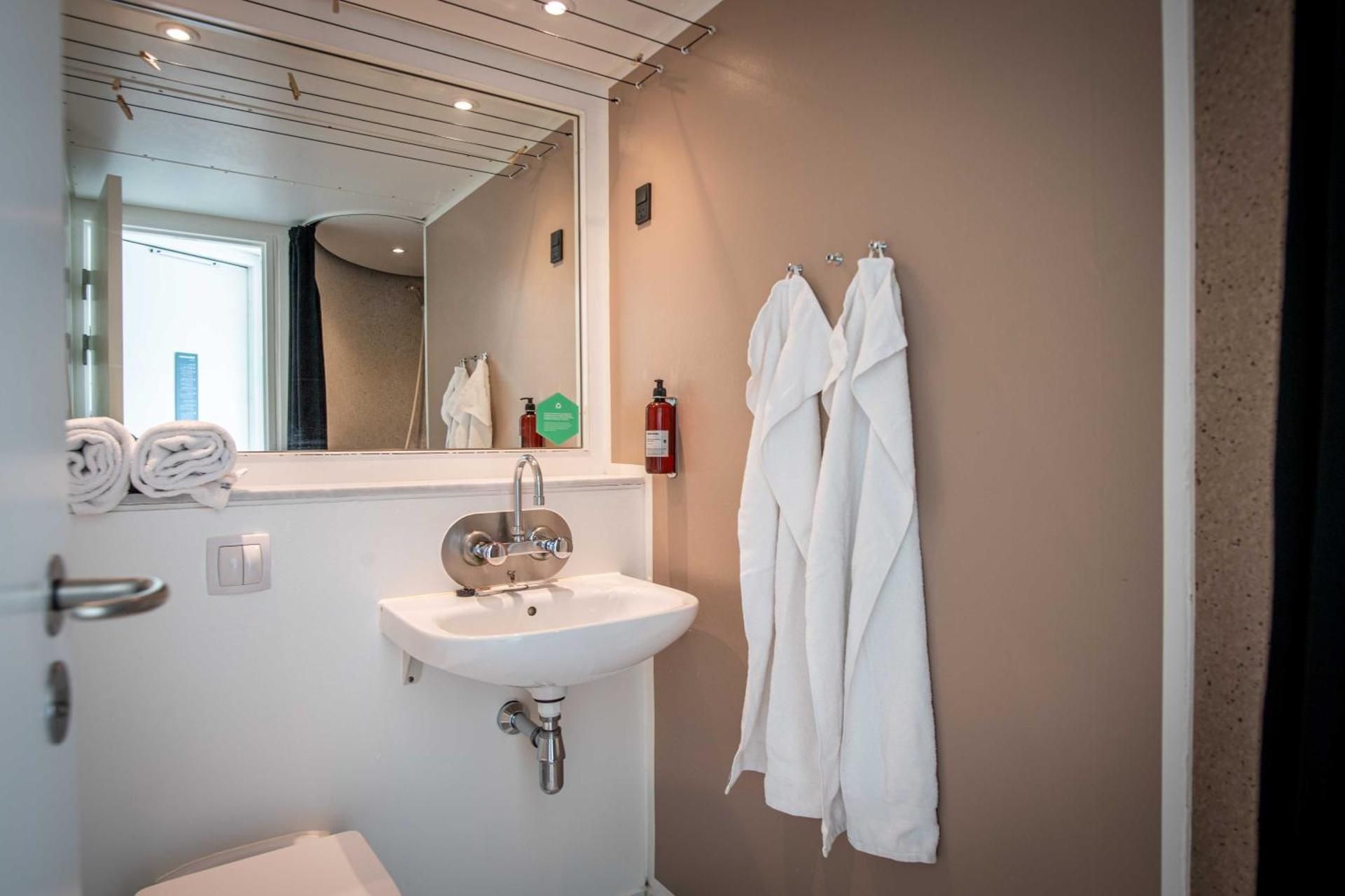 Apartment with Two Double Rooms and with Partial Lake View