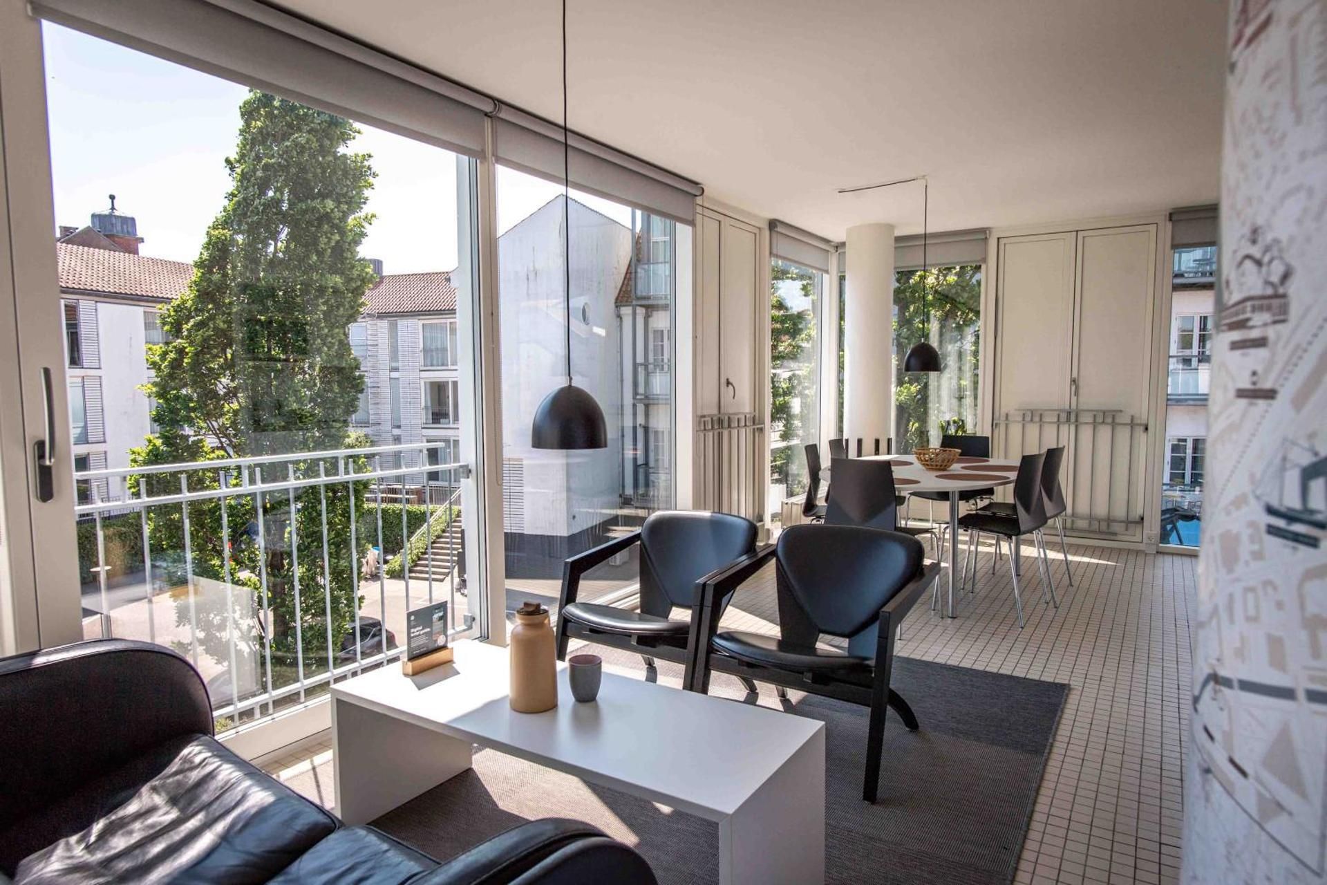 Three-Bedroom Apartment with Courtyard View
