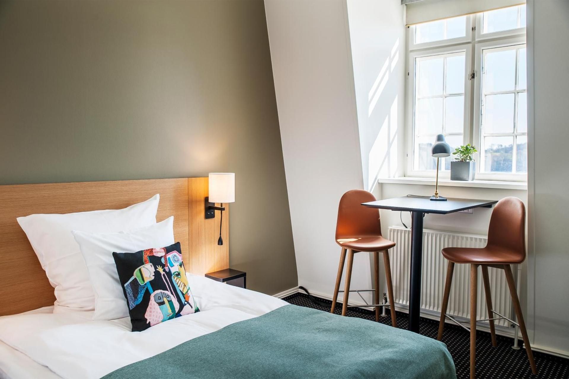 Small Double Room with Lake View (55 in bed)