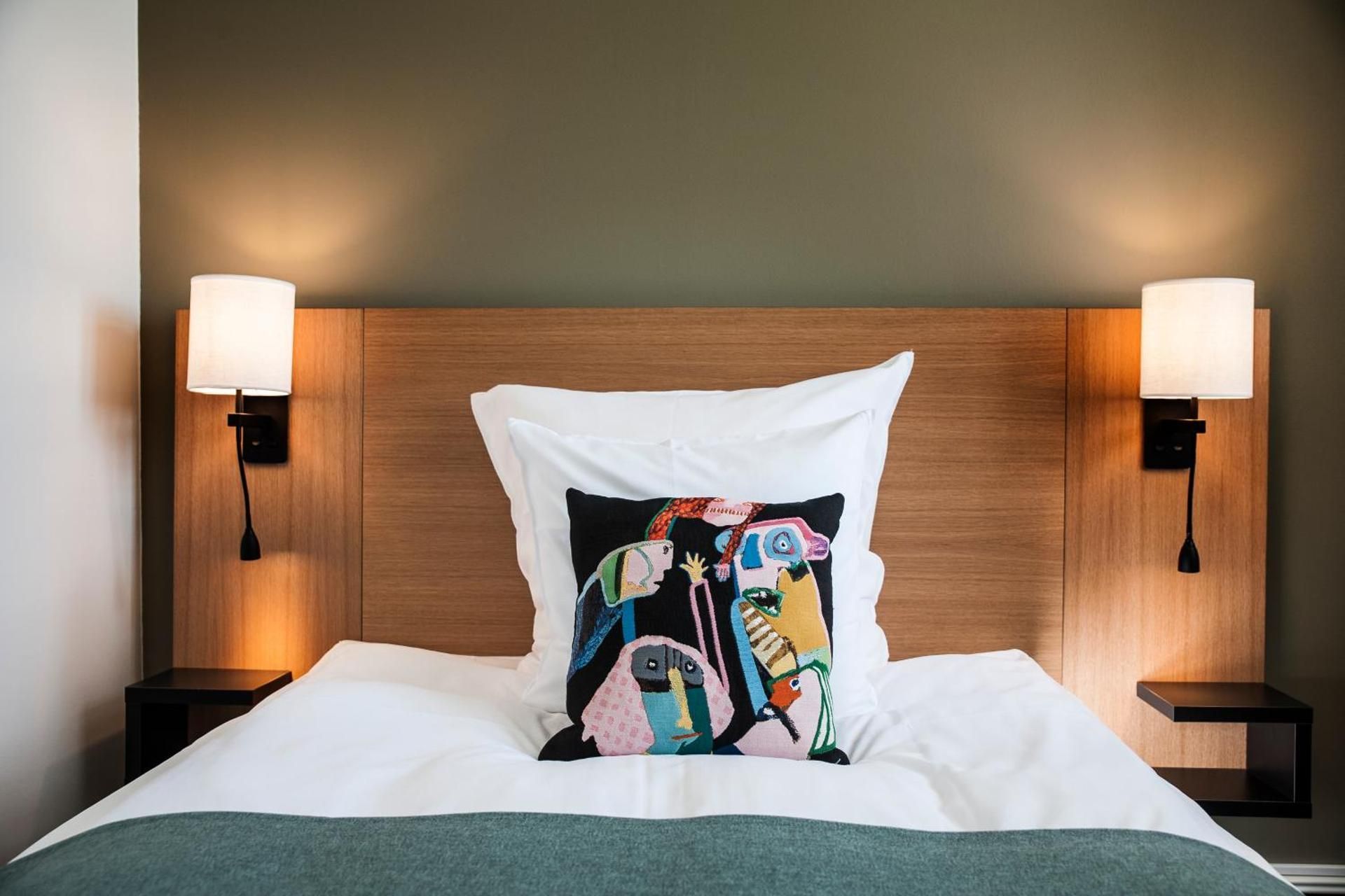 Small Double Room with Lake View (55 in bed)