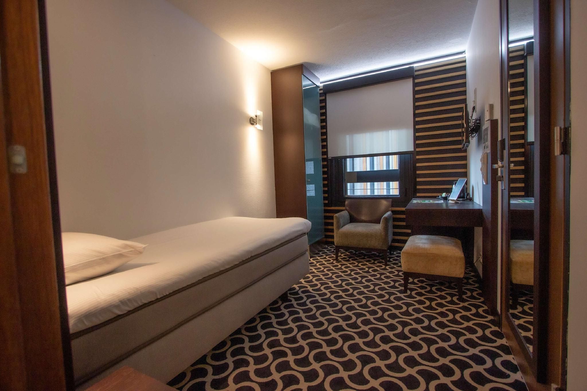 Standard Room - 1 Single Bed 12SQM Free WiFi Bathtub Shower