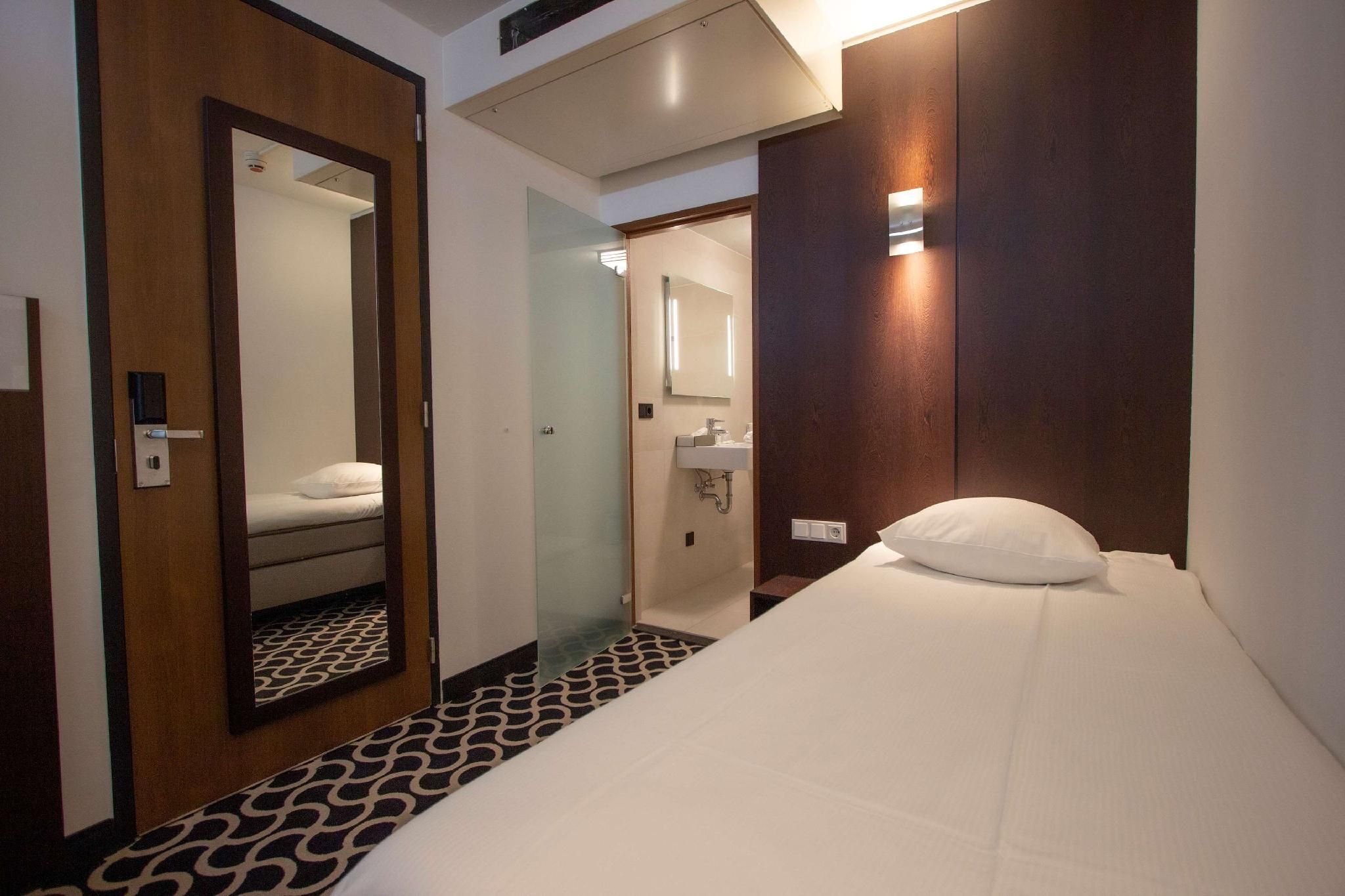 Standard Room - 1 Single Bed 12SQM Free WiFi Bathtub Shower