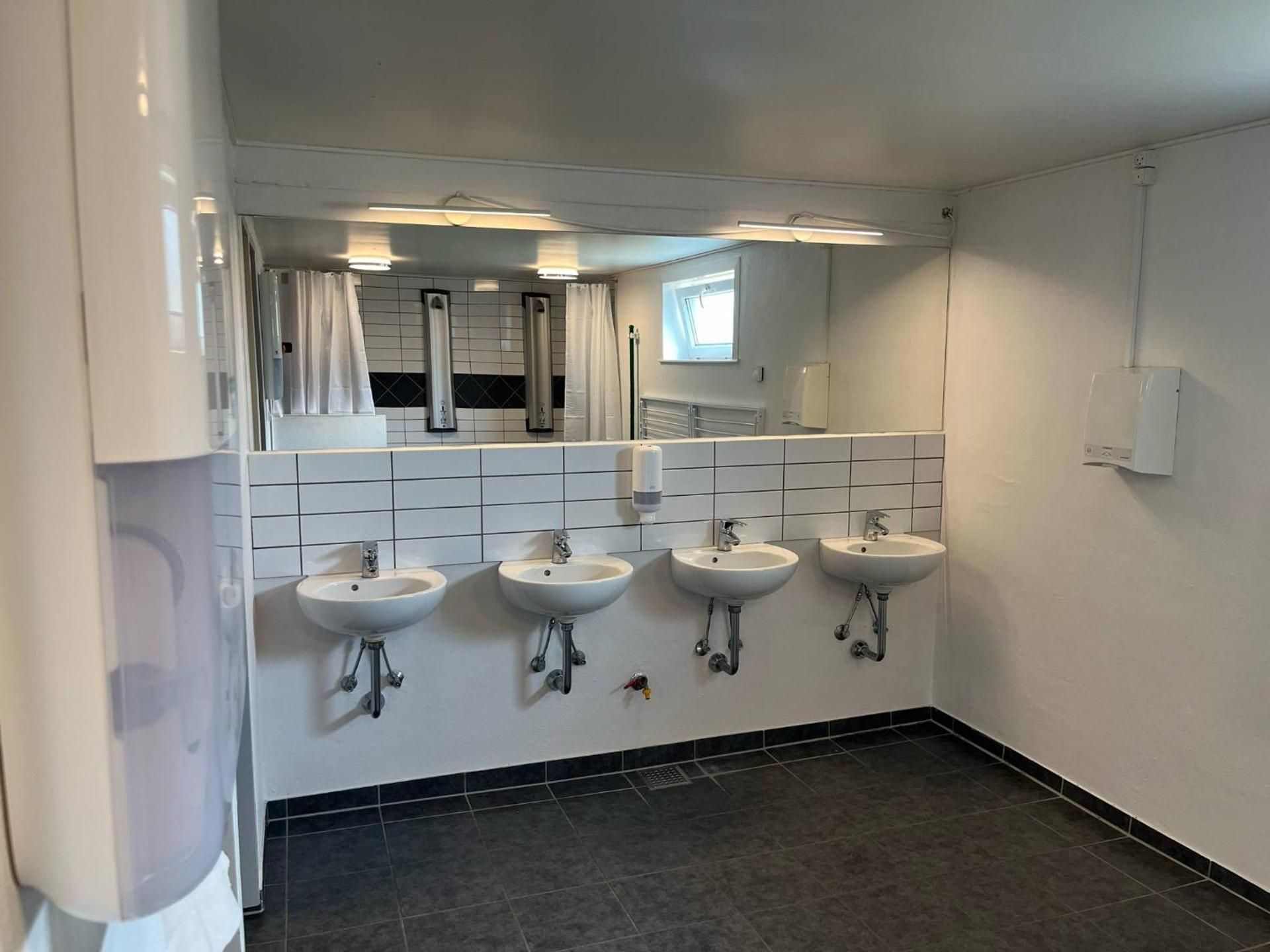 10-Bed Mixed Dormitory Room