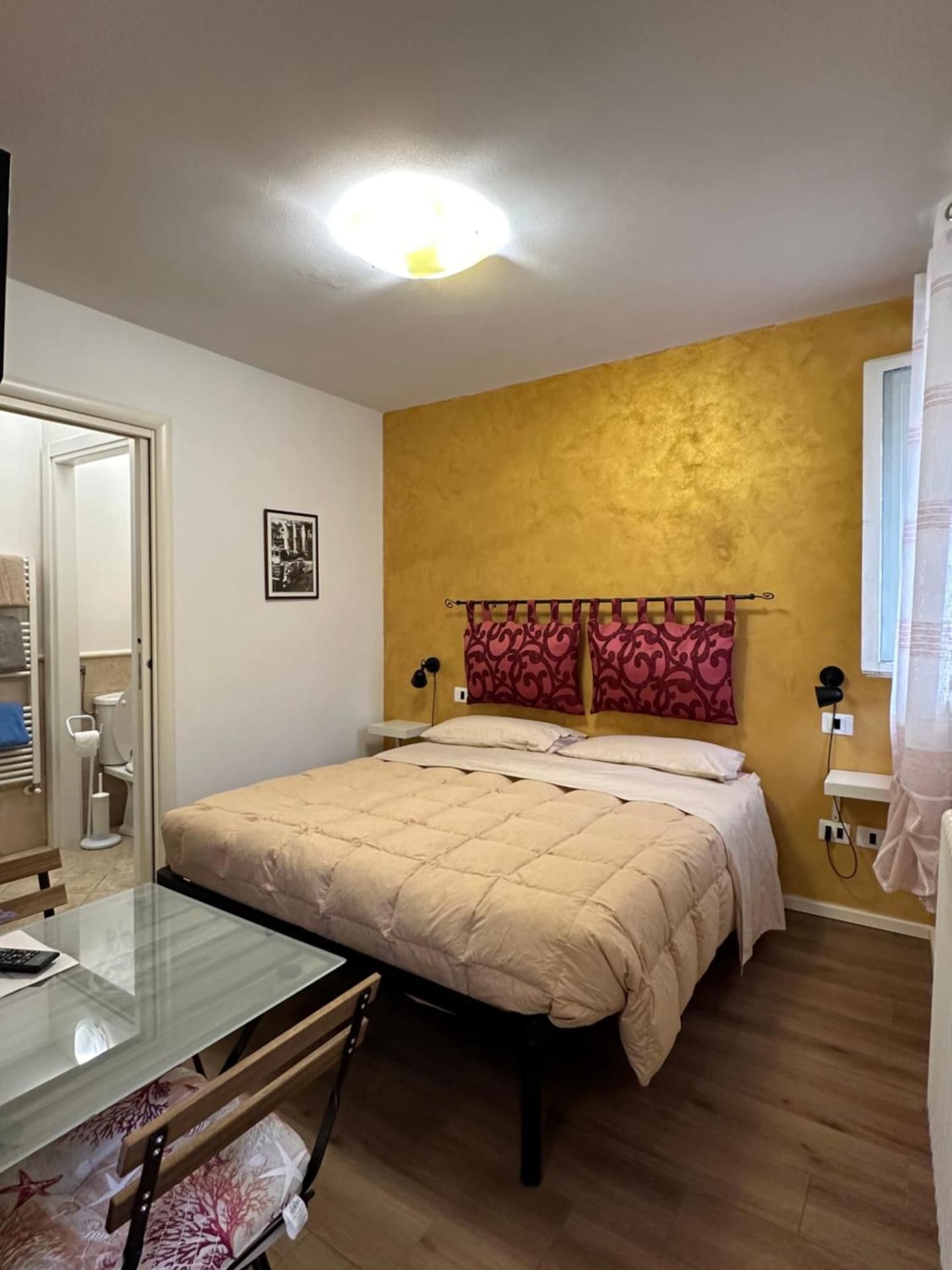 Queen Studio