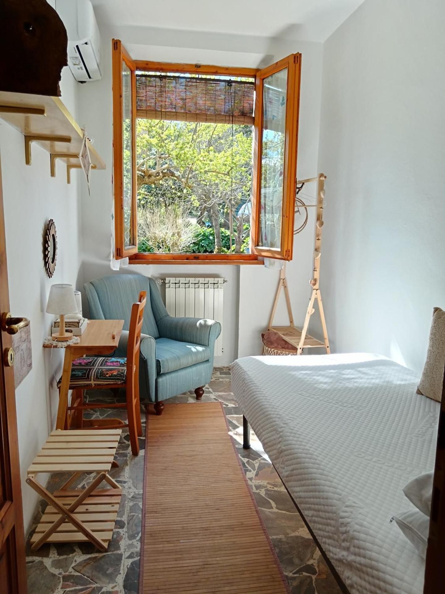 Single Room with Shared Bathroom