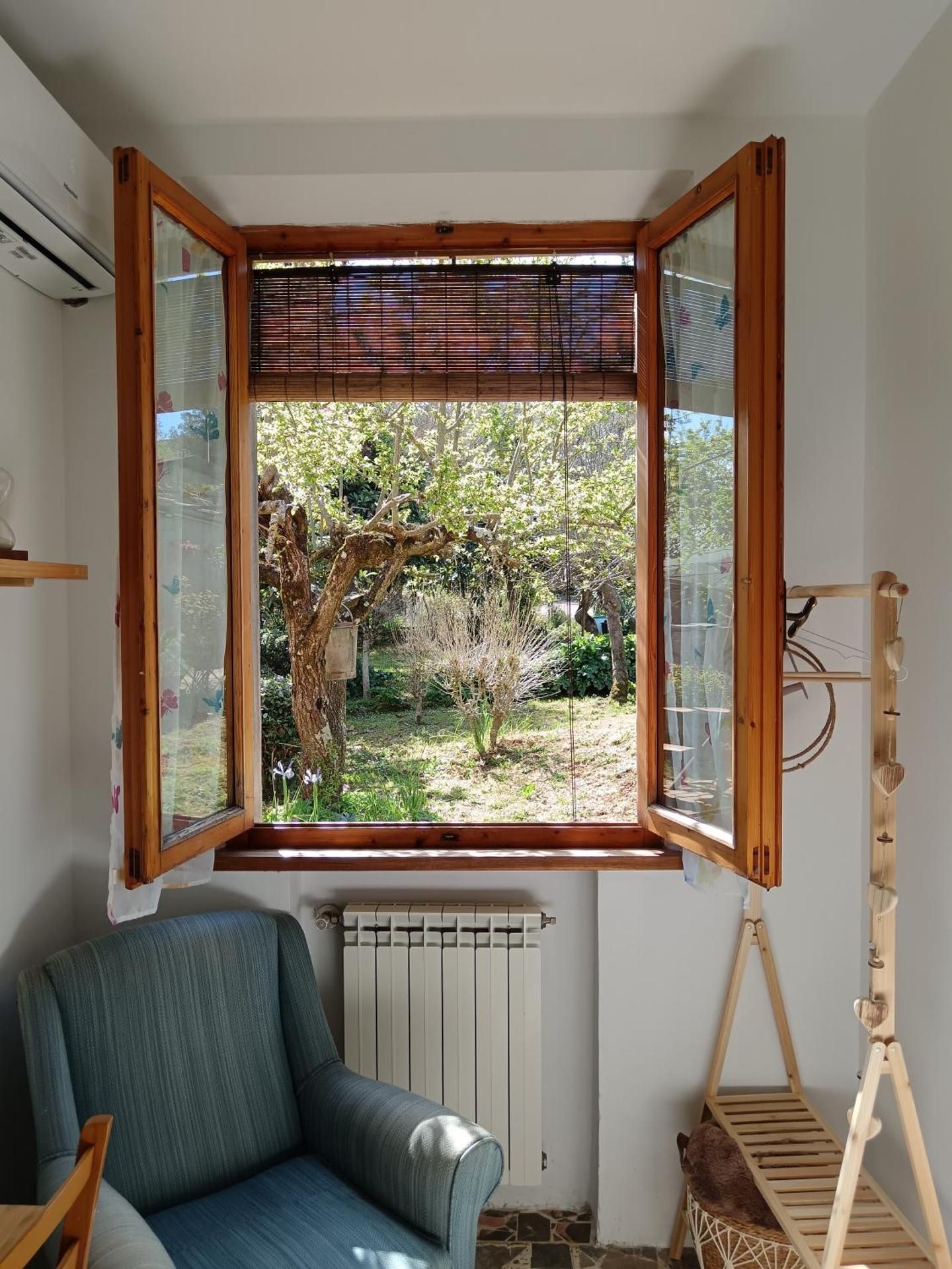 Single Room with Shared Bathroom