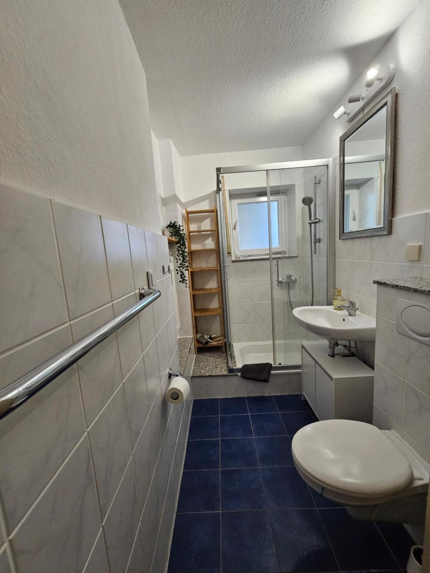 One-Bedroom Apartment with Park View