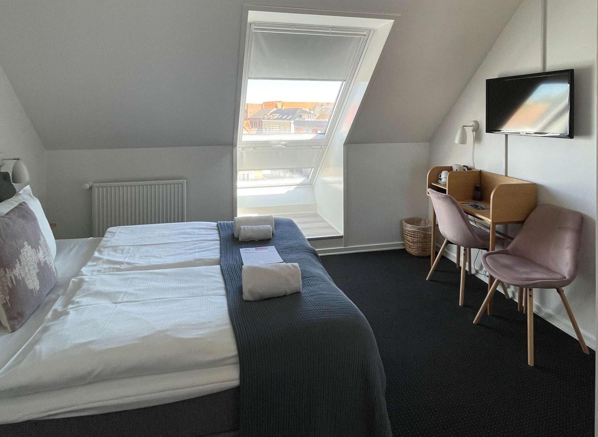 1 Double Bed, NonSmoking, Standard Room