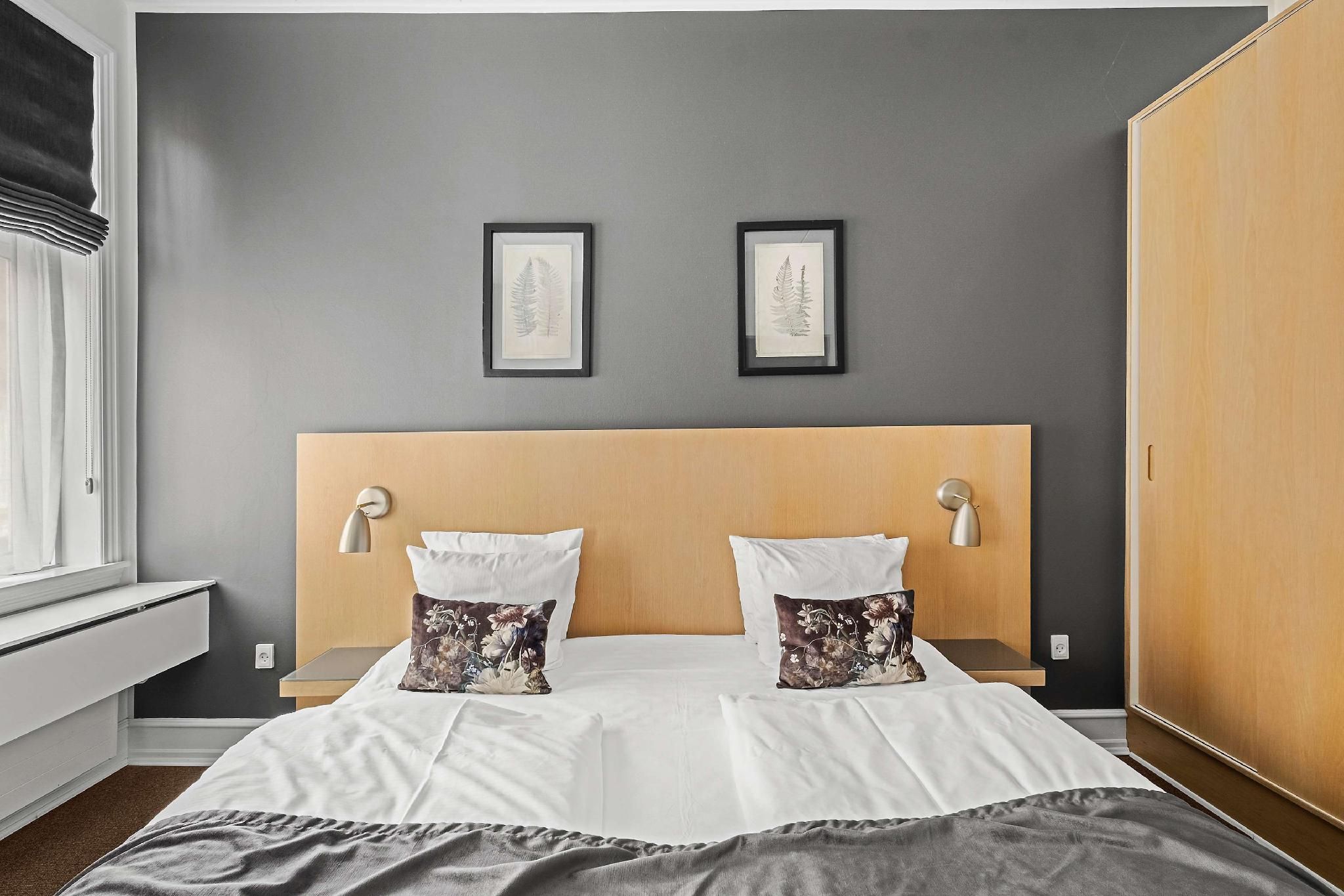 1 King Bed, NonSmoking, Deluxe Room