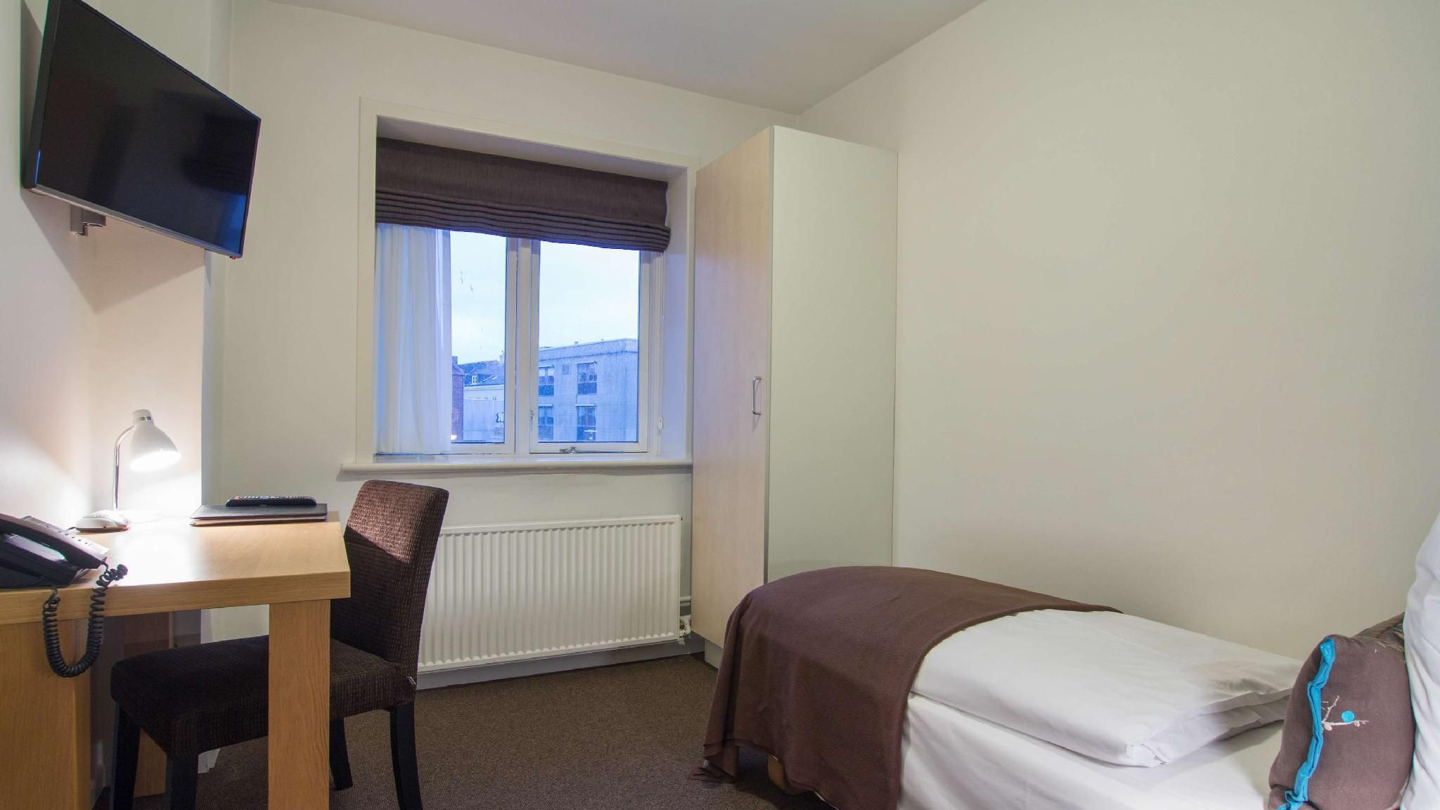 1 Single Bed, NonSmoking, Standard Room