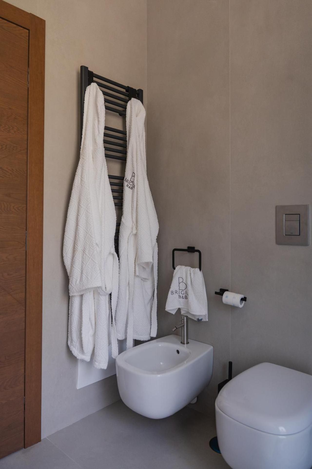 Brigida B&B Deluxe King Room 2