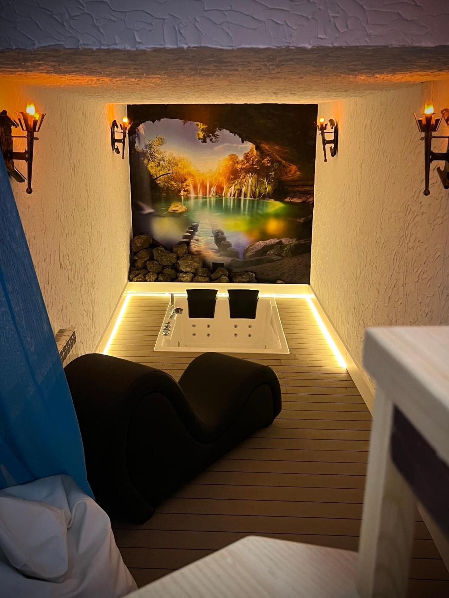 Deluxe Suite with Spa Bath