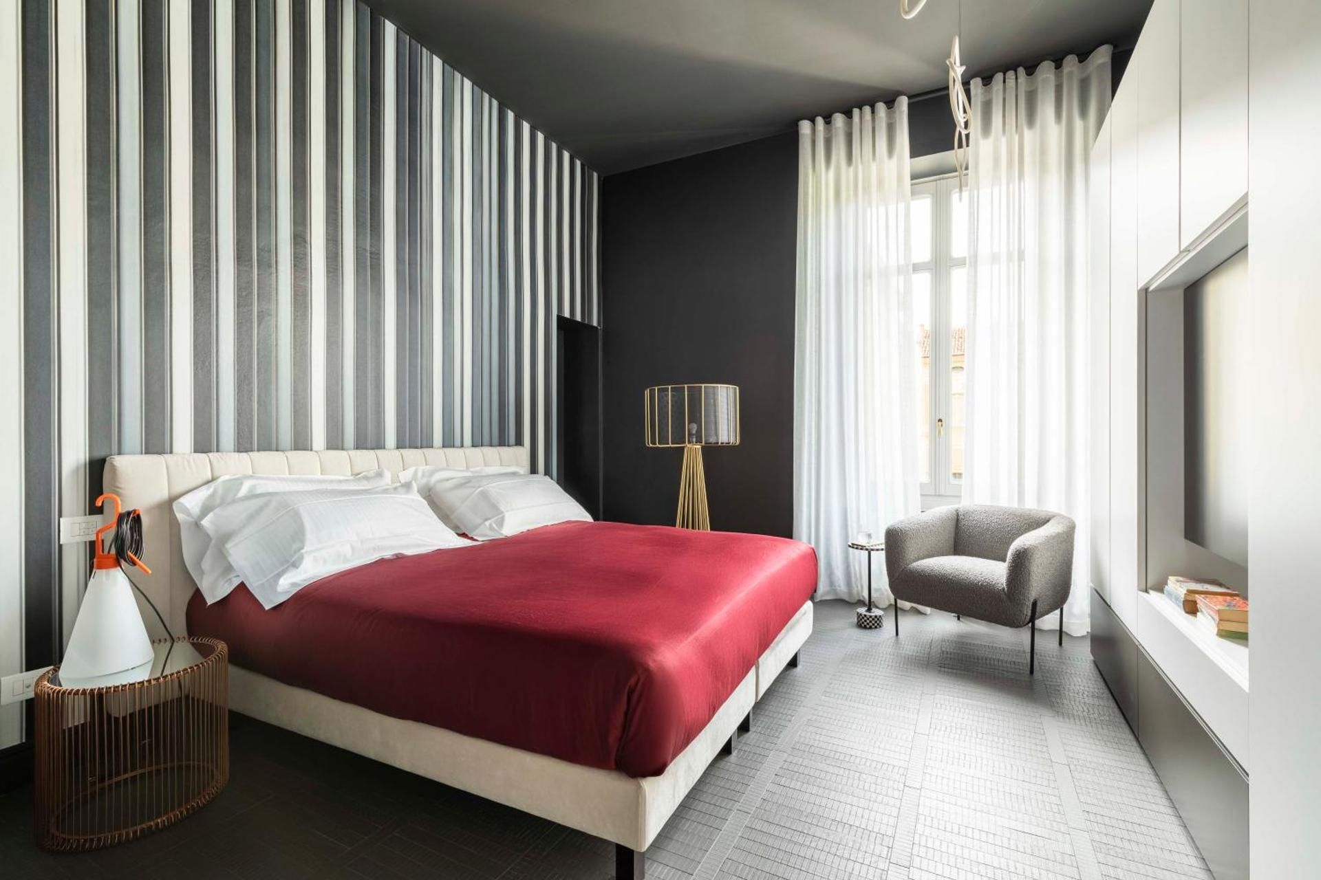 One-Bedroom Deluxe Apartment