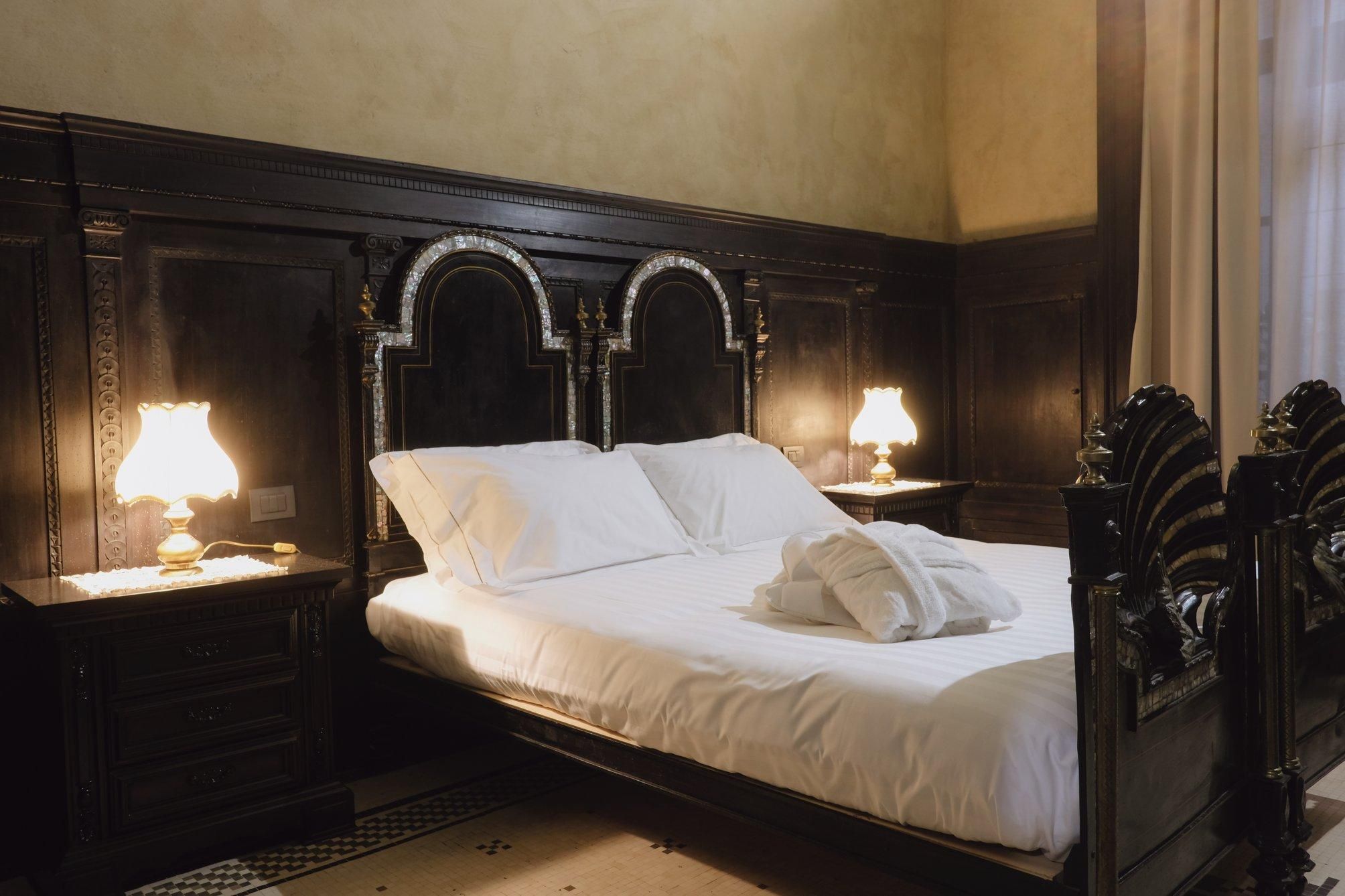 Deluxe - 2 Beds with Patio View