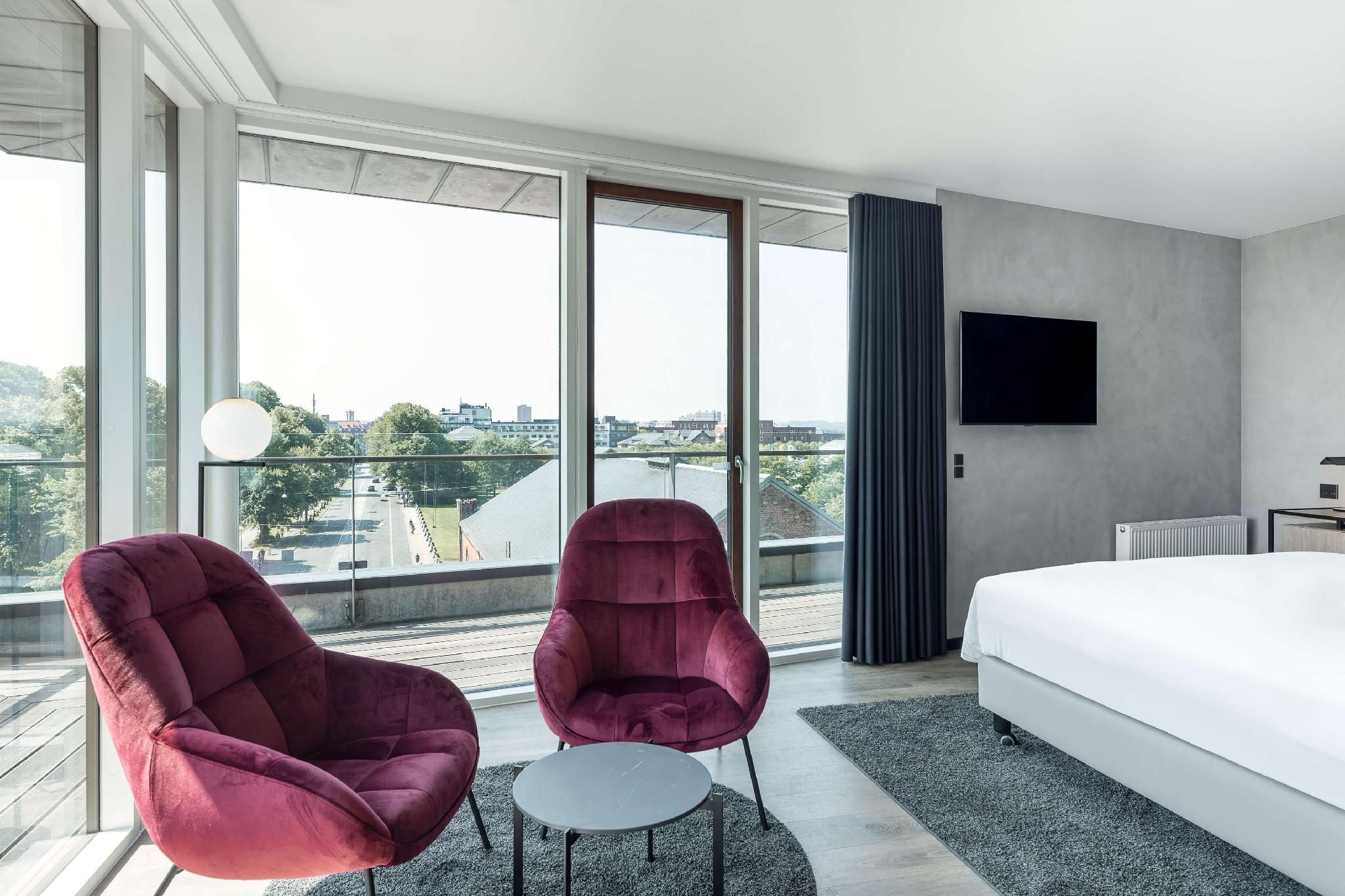 Radisson RED Aarhus Superior Room - City View & Balcony