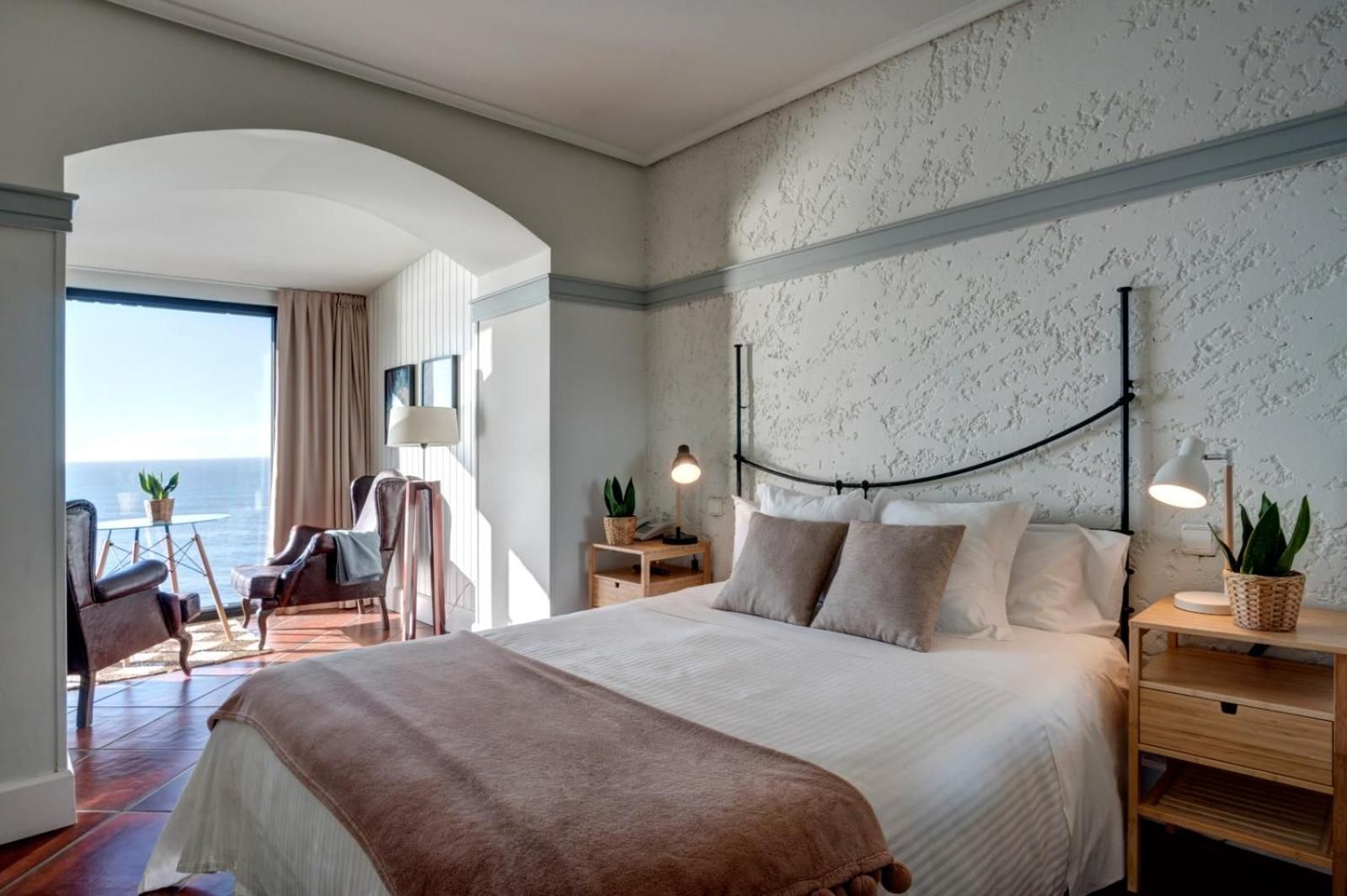 Double or Twin Room with Sea View