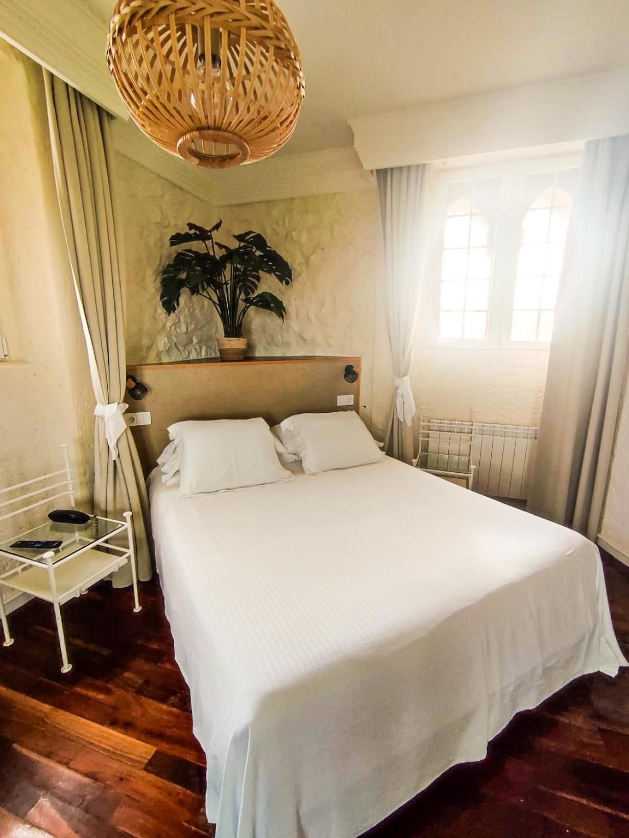Double or Twin Room with Side Sea View