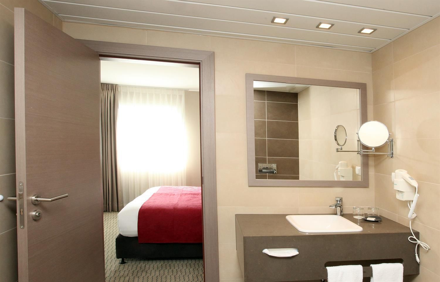 Suite - 1 King Bed 45SQM Free WiFi Living Room