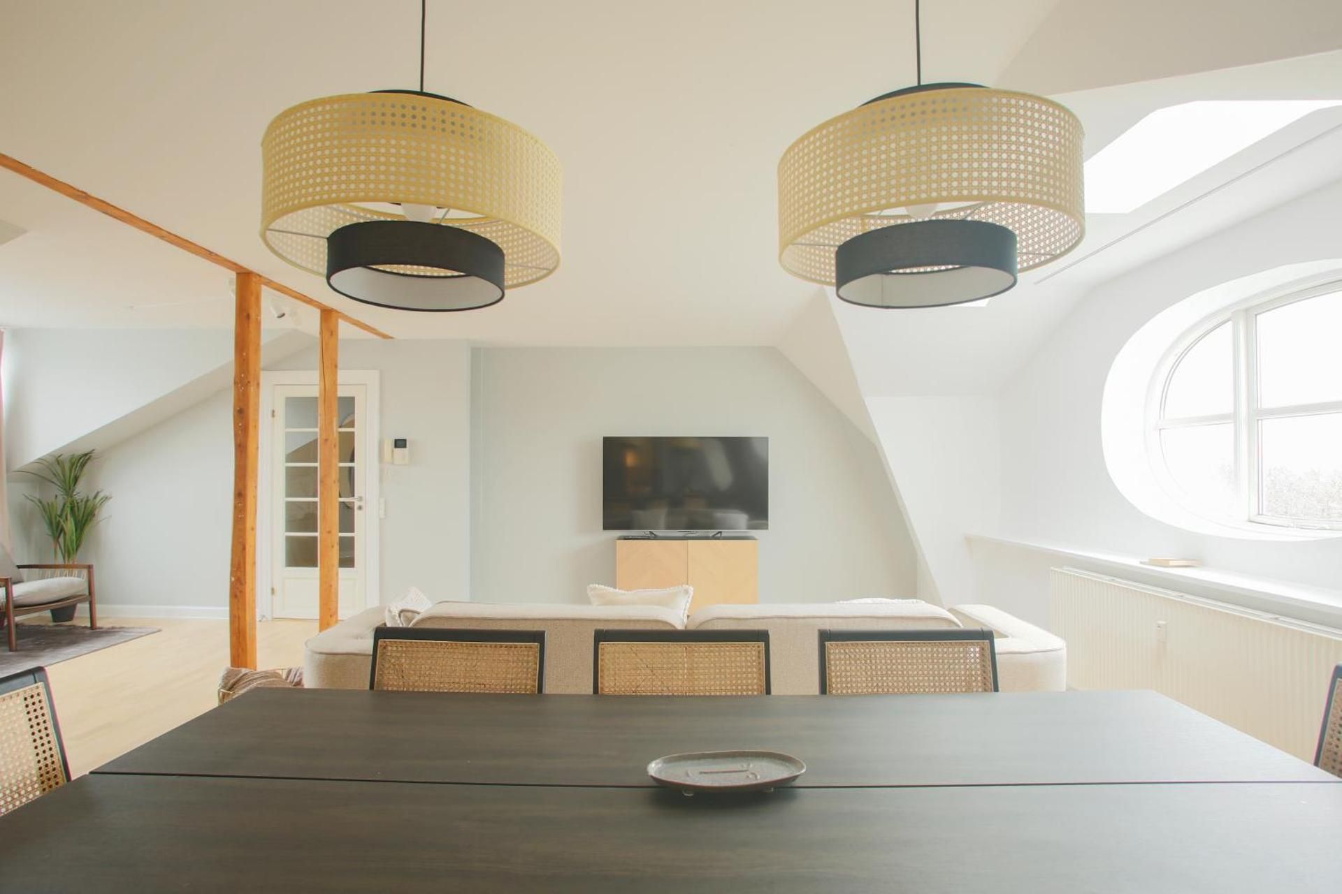 Unique 5 Bedroom Flat w/Exposed Beams