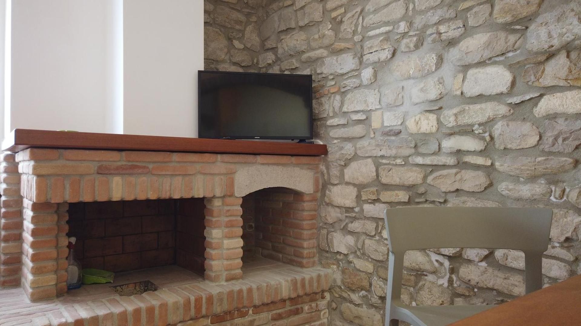 shared lounge/tv area