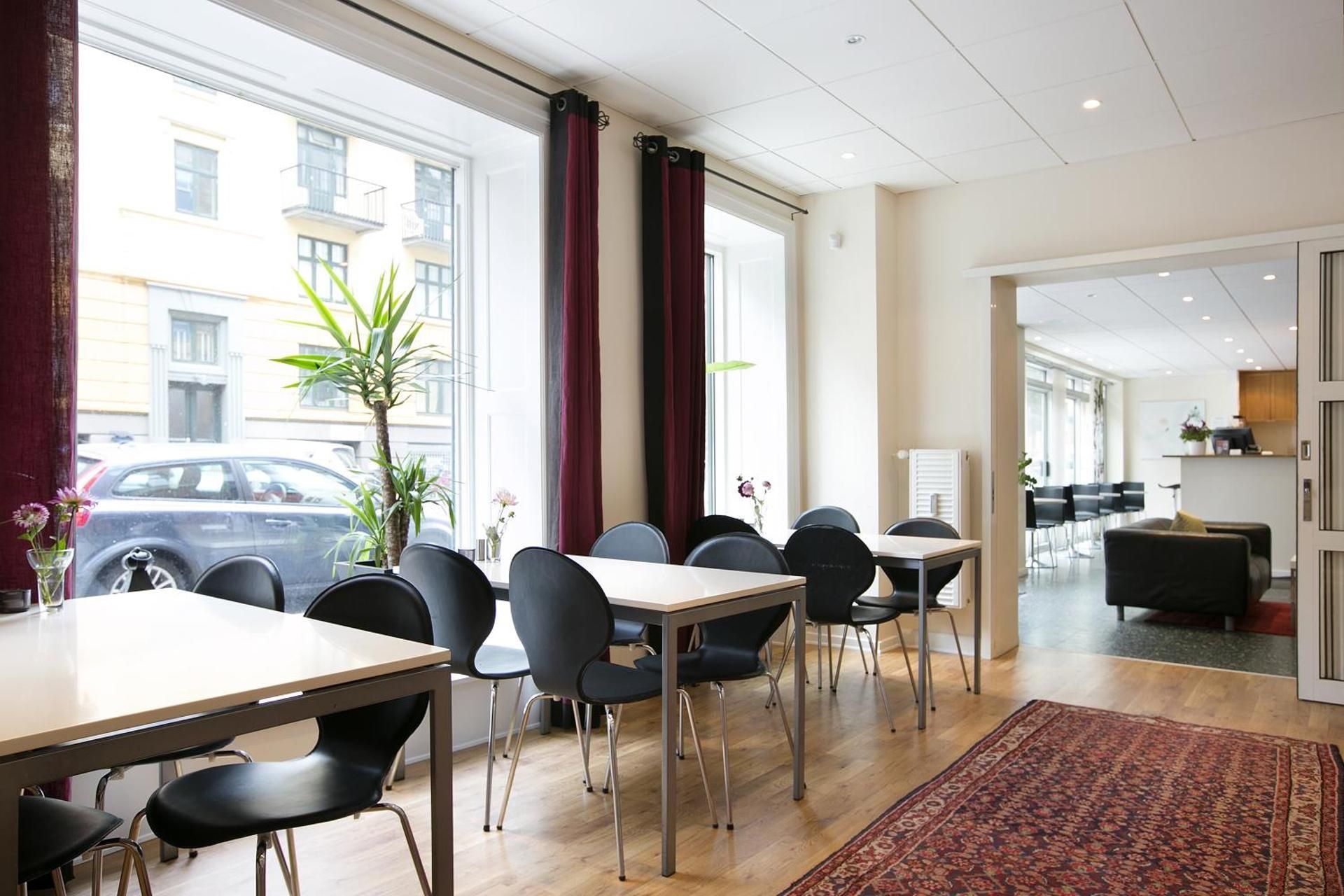 shared lounge/tv area