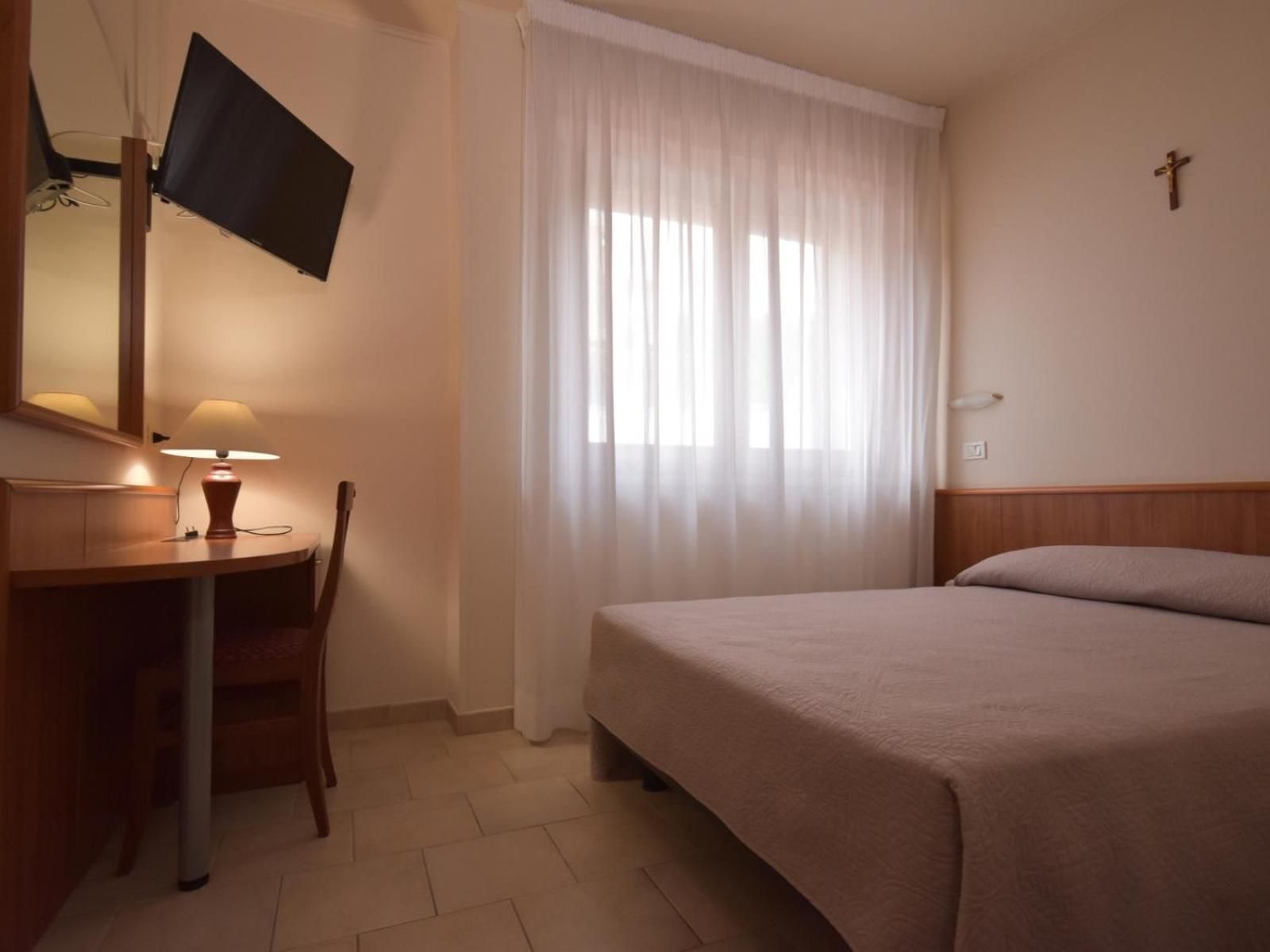 Hotel e Appartamenti La Solaria con parcheggio gratuito a soli 450 MT dalla nuova Basilica di Padre Economy Double Room