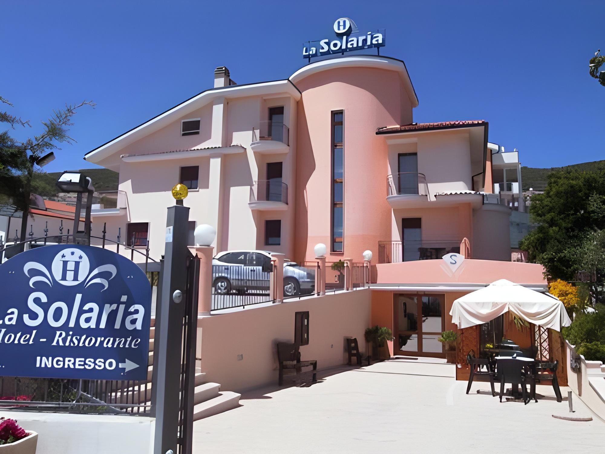 Hotel e Appartamenti La Solaria con parcheggio gratuito a soli 450 MT dalla nuova Basilica di Padre