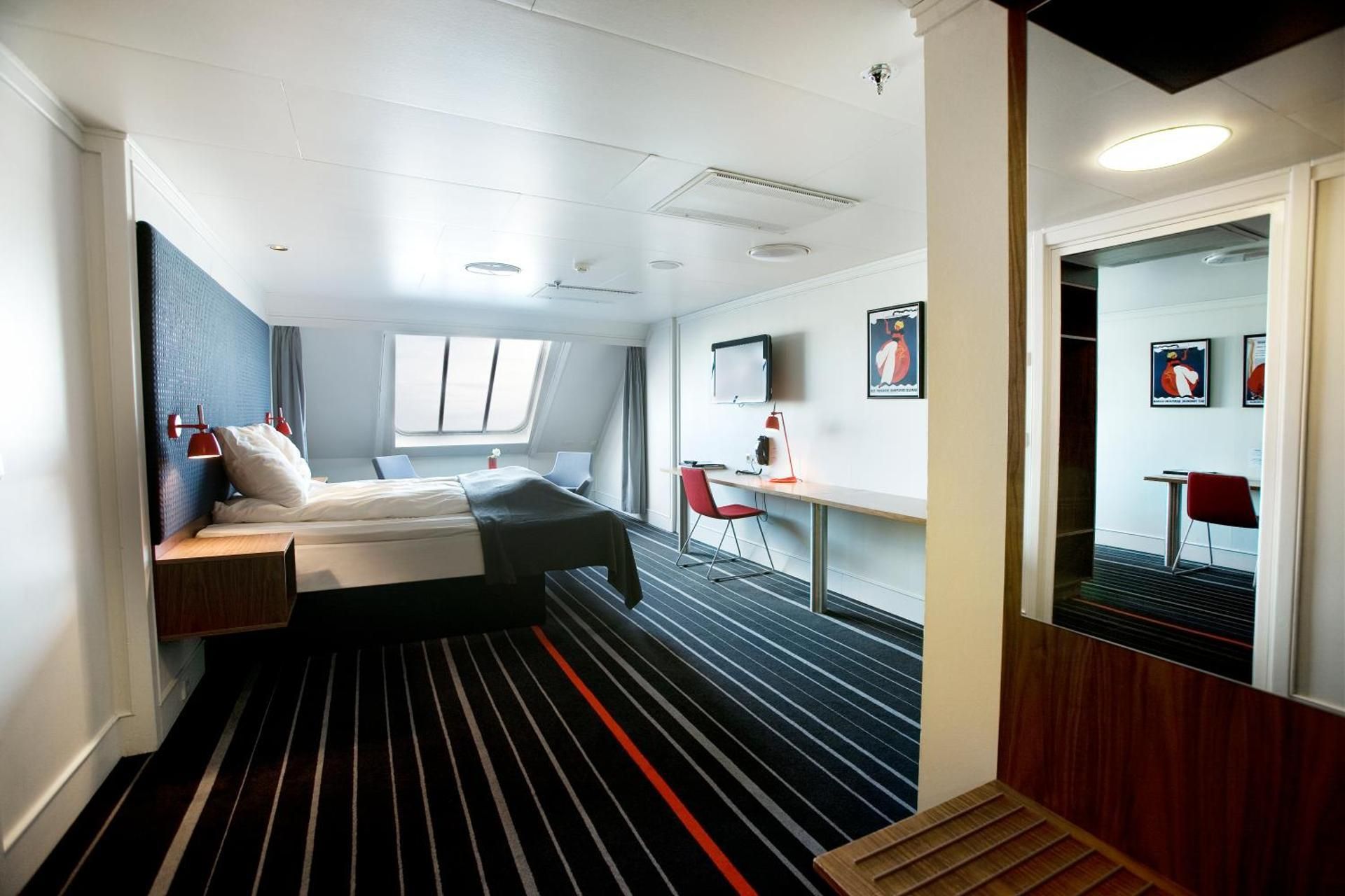 Commodore Deluxe Cabin
